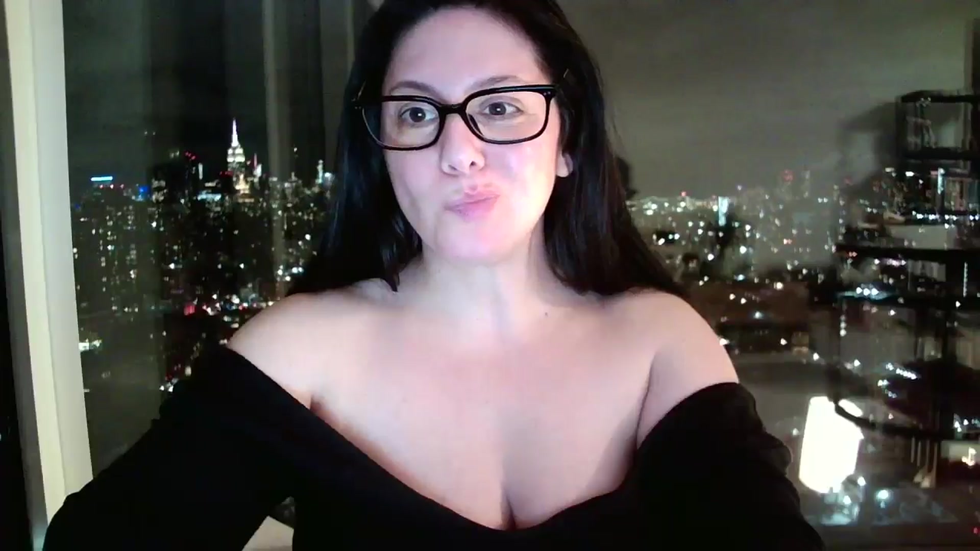 Gallery image thumbnail from SILKYWOMAN's myfreecams stream on, 01/08/2025, 02:12 image 3 of 20