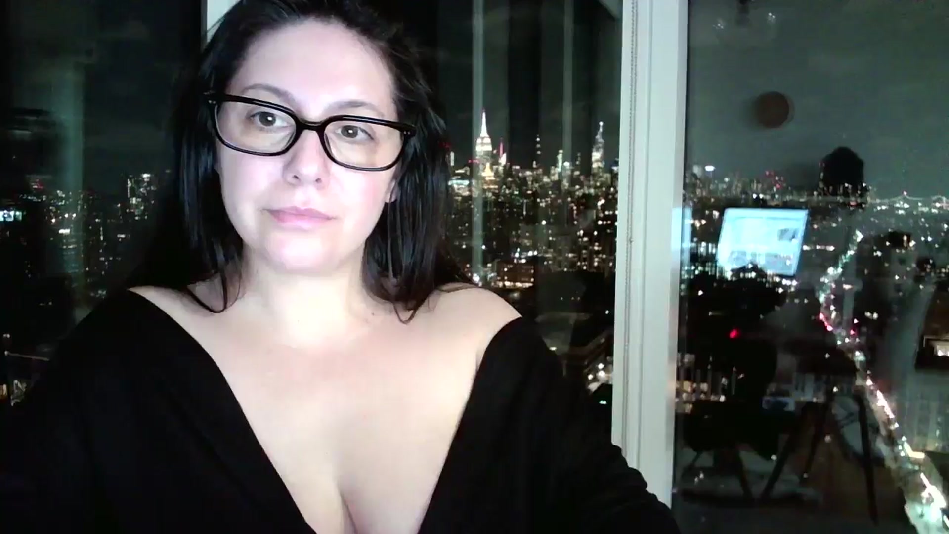 Gallery image thumbnail from SILKYWOMAN's myfreecams stream on, 01/08/2025, 23:55 image 15 of 20