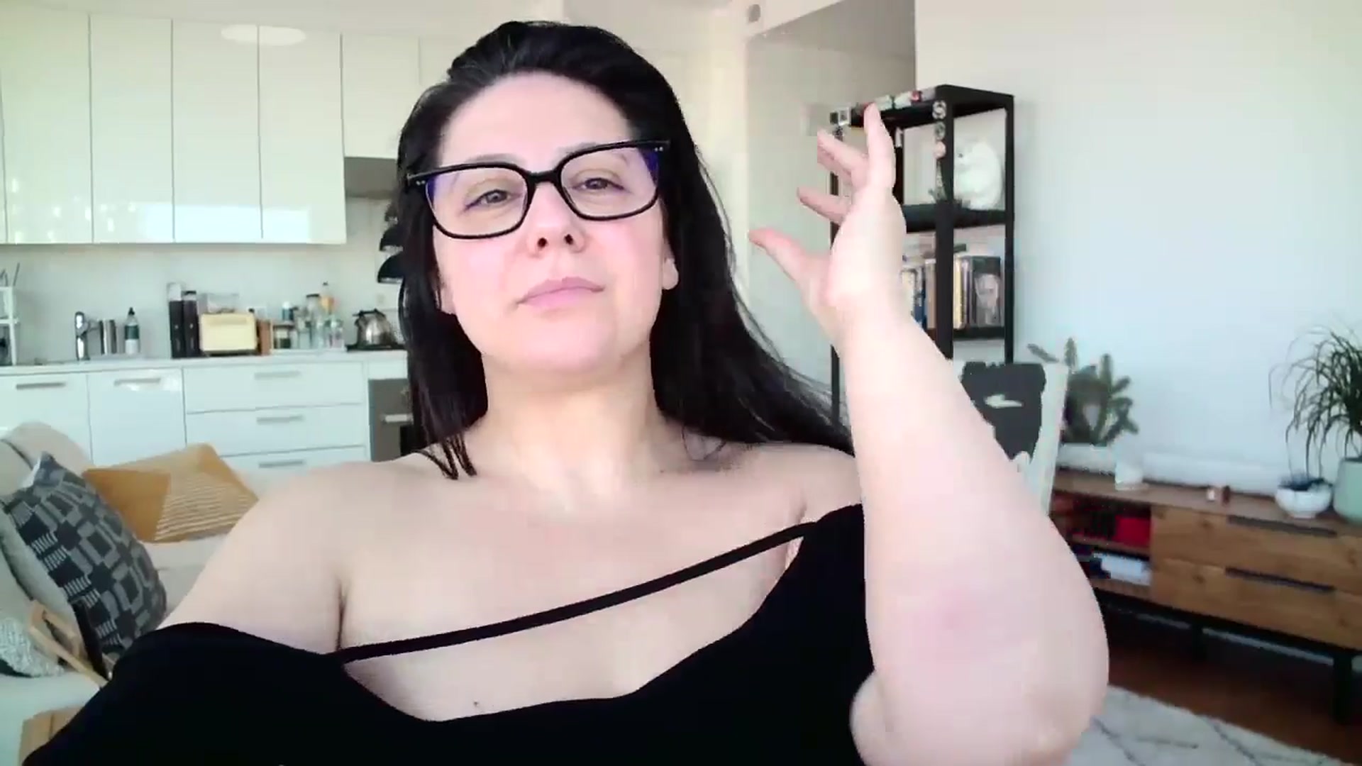 Gallery image thumbnail from SILKYWOMAN's myfreecams stream on, 01/09/2025, 15:40 image 13 of 20