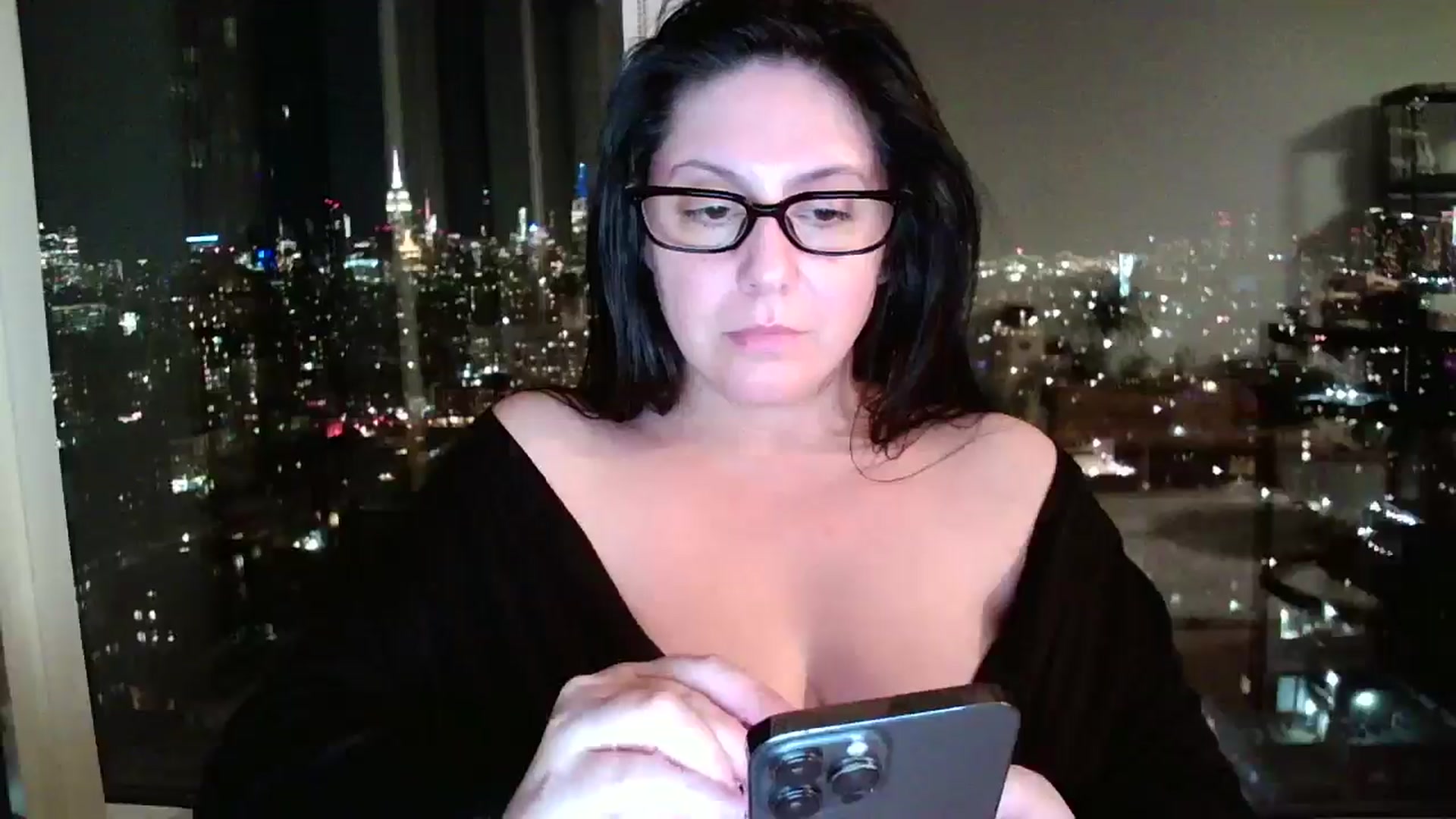 Gallery image thumbnail from SILKYWOMAN's myfreecams stream on, 01/14/2025, 05:13 image 6 of 20