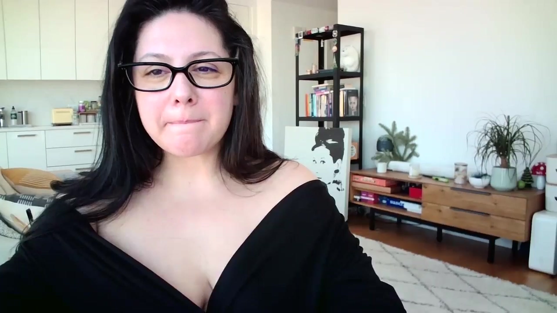 Gallery image thumbnail from SILKYWOMAN's myfreecams stream on, 01/17/2025, 16:09 image 6 of 20
