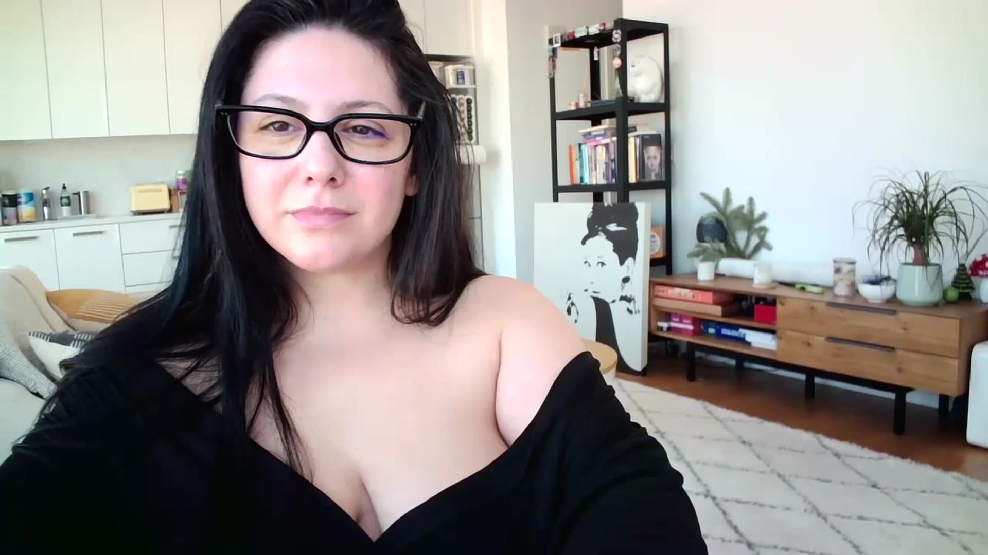 Gallery image thumbnail from SILKYWOMAN's myfreecams stream on, 01/17/2025, 16:38 image 14 of 20