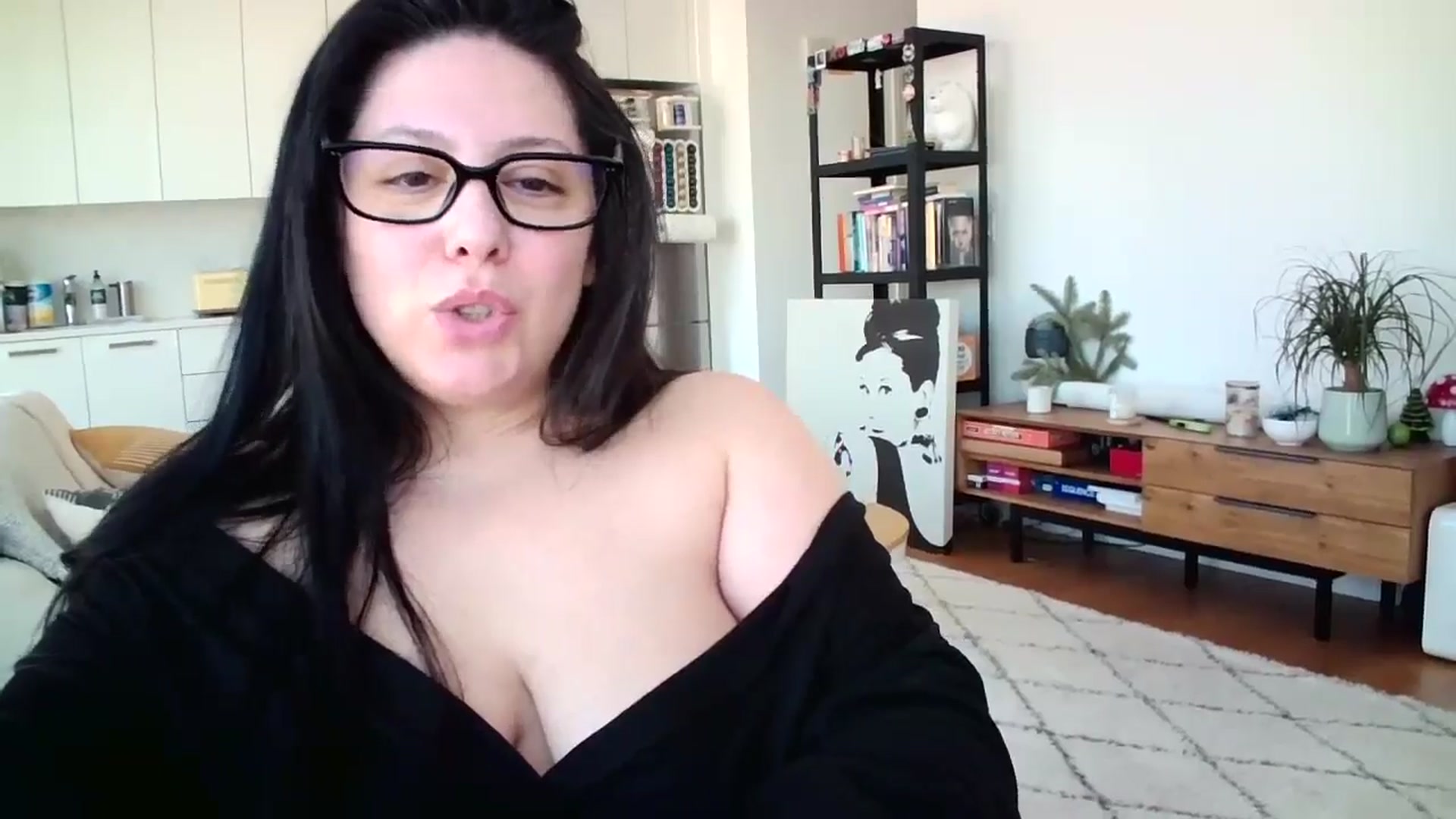 Gallery image thumbnail from SILKYWOMAN's myfreecams stream on, 01/17/2025, 16:38 image 15 of 20