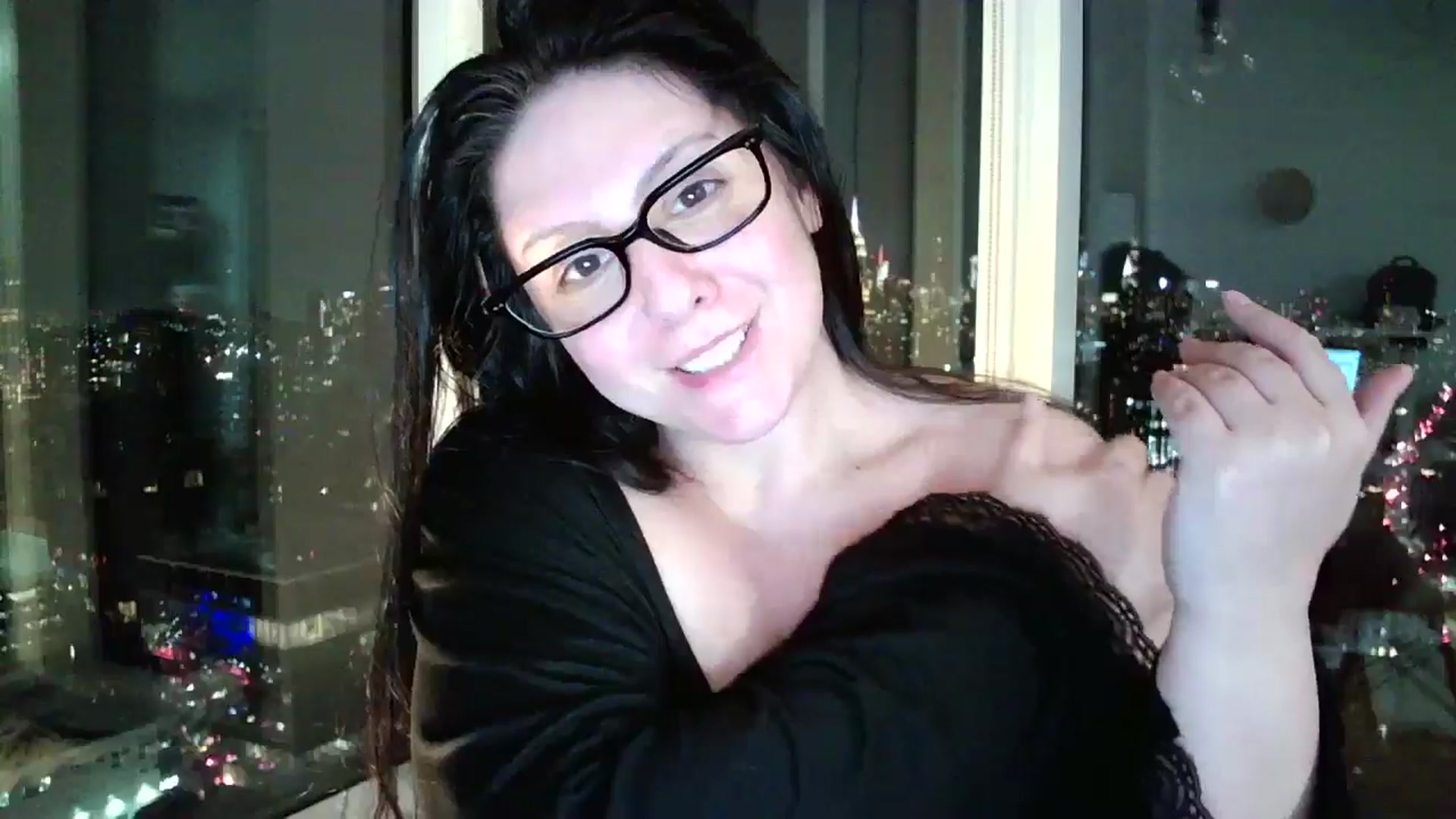 Gallery image thumbnail from SILKYWOMAN's myfreecams stream on, 01/17/2025, 23:31 image 10 of 20