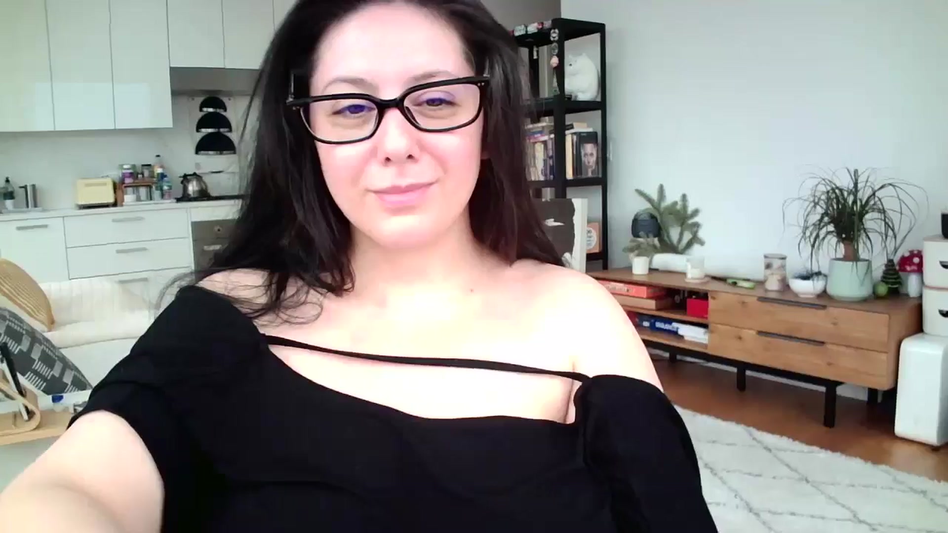 Gallery image thumbnail from SILKYWOMAN's myfreecams stream on, 01/18/2025, 15:35 image 16 of 20