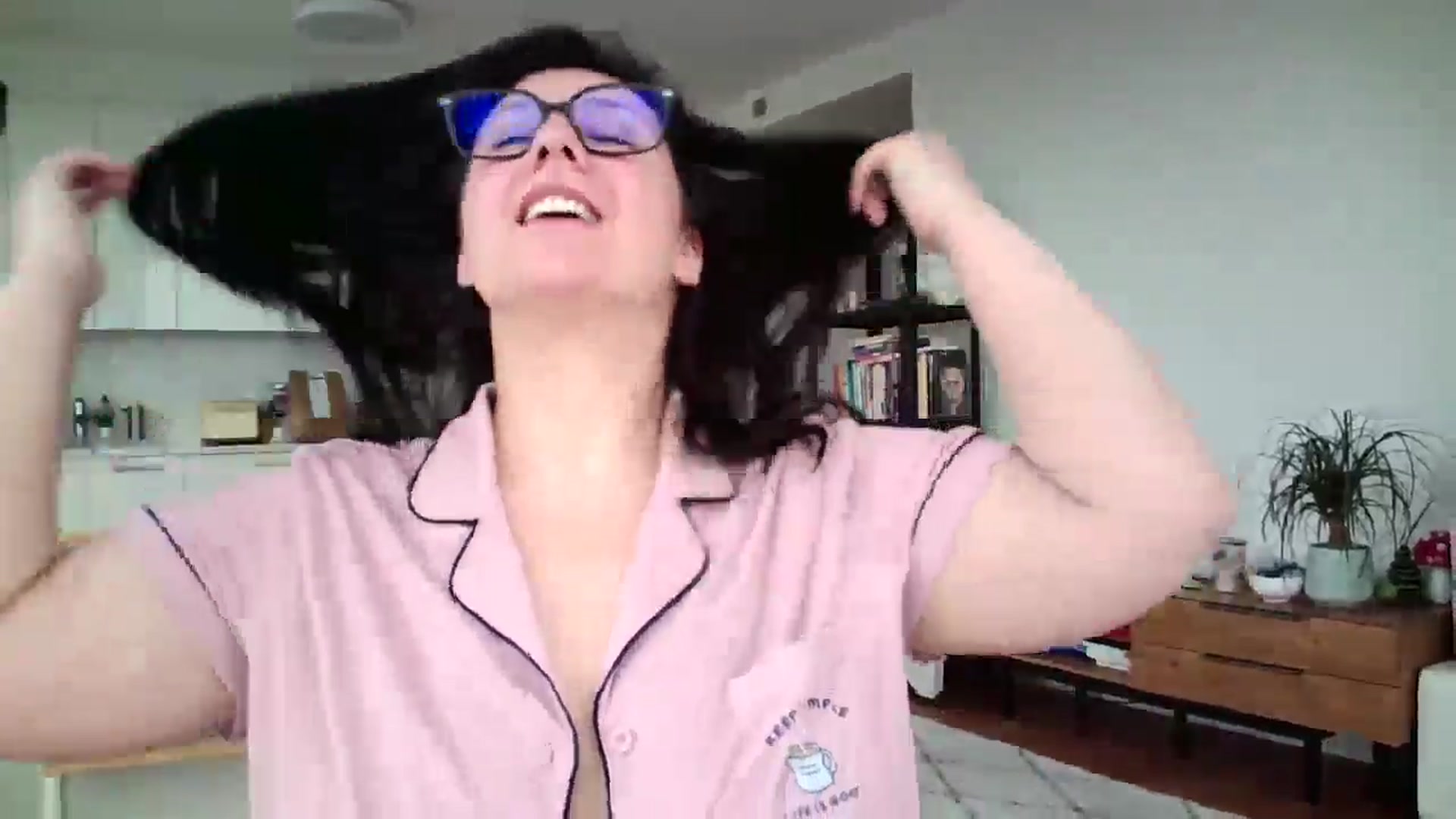 Gallery image thumbnail from SILKYWOMAN's myfreecams stream on, 01/18/2025, 17:39 image 15 of 20