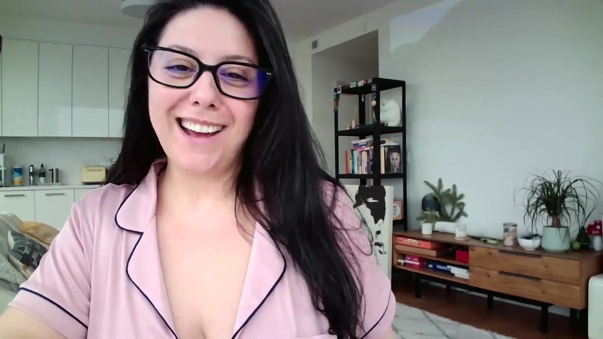 Gallery image thumbnail from SILKYWOMAN's myfreecams stream on, 01/18/2025, 17:39 image 4 of 20