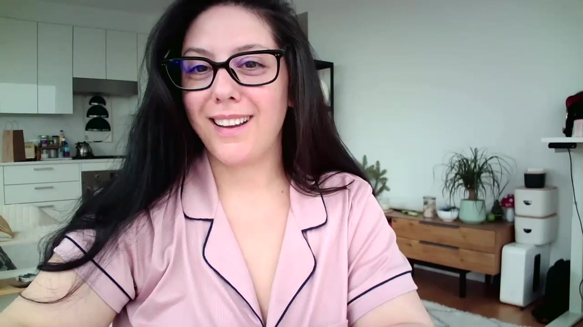 Gallery image thumbnail from SILKYWOMAN's myfreecams stream on, 01/18/2025, 18:19 image 10 of 20