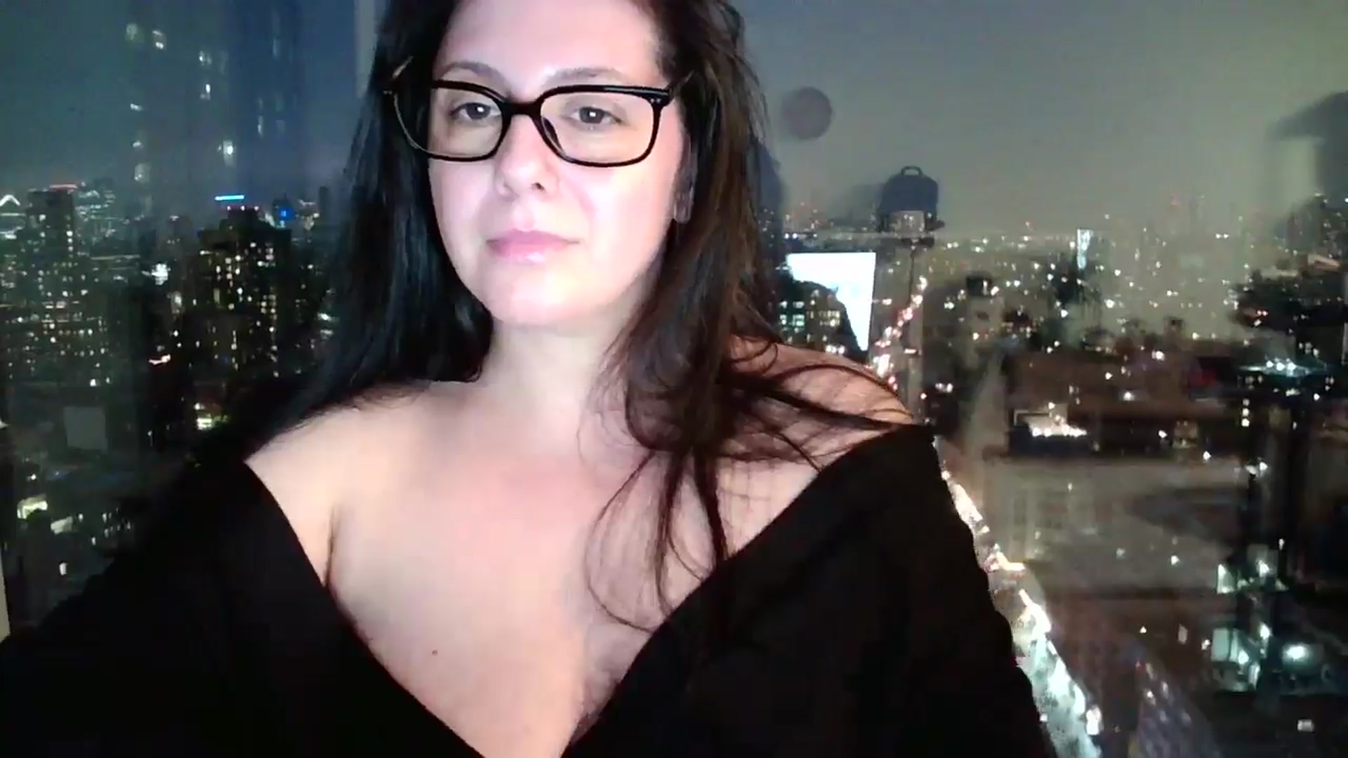 Gallery image thumbnail from SILKYWOMAN's myfreecams stream on, 01/18/2025, 23:05 image 4 of 20