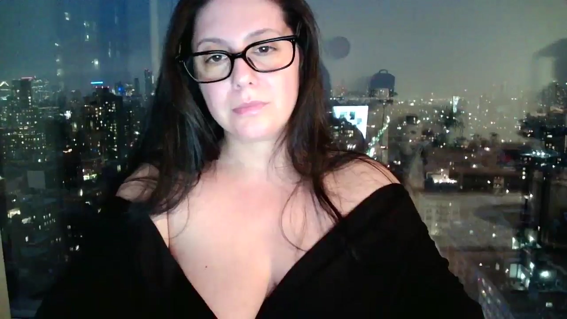 Gallery image thumbnail from SILKYWOMAN's myfreecams stream on, 01/18/2025, 23:05 image 3 of 20
