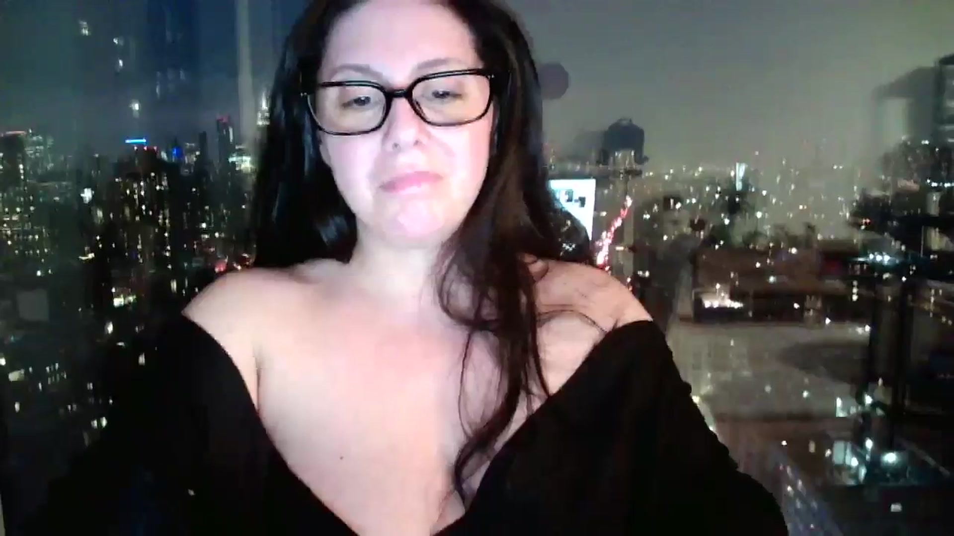 Gallery image thumbnail from SILKYWOMAN's myfreecams stream on, 01/18/2025, 23:05 image 5 of 20