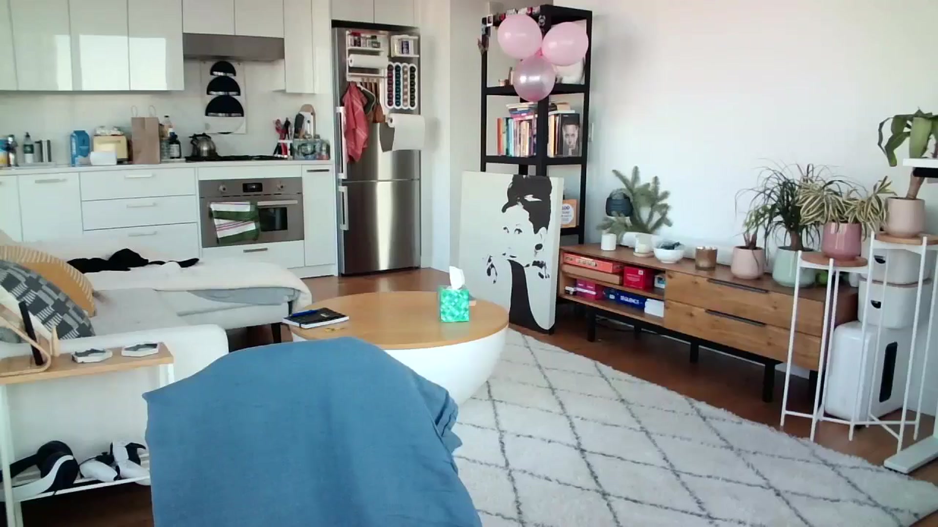 Gallery image thumbnail from SILKYWOMAN's myfreecams stream on, 01/24/2025, 20:57 image 11 of 20