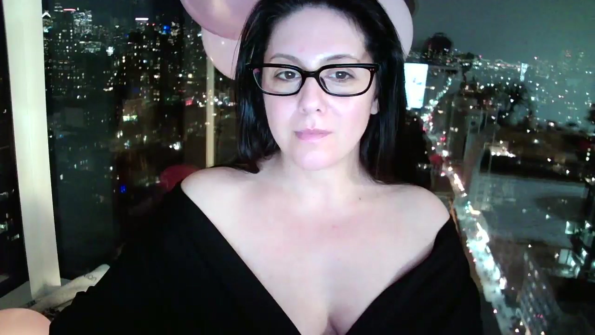 Gallery image thumbnail from SILKYWOMAN's myfreecams stream on, 01/25/2025, 24:36 image 12 of 20