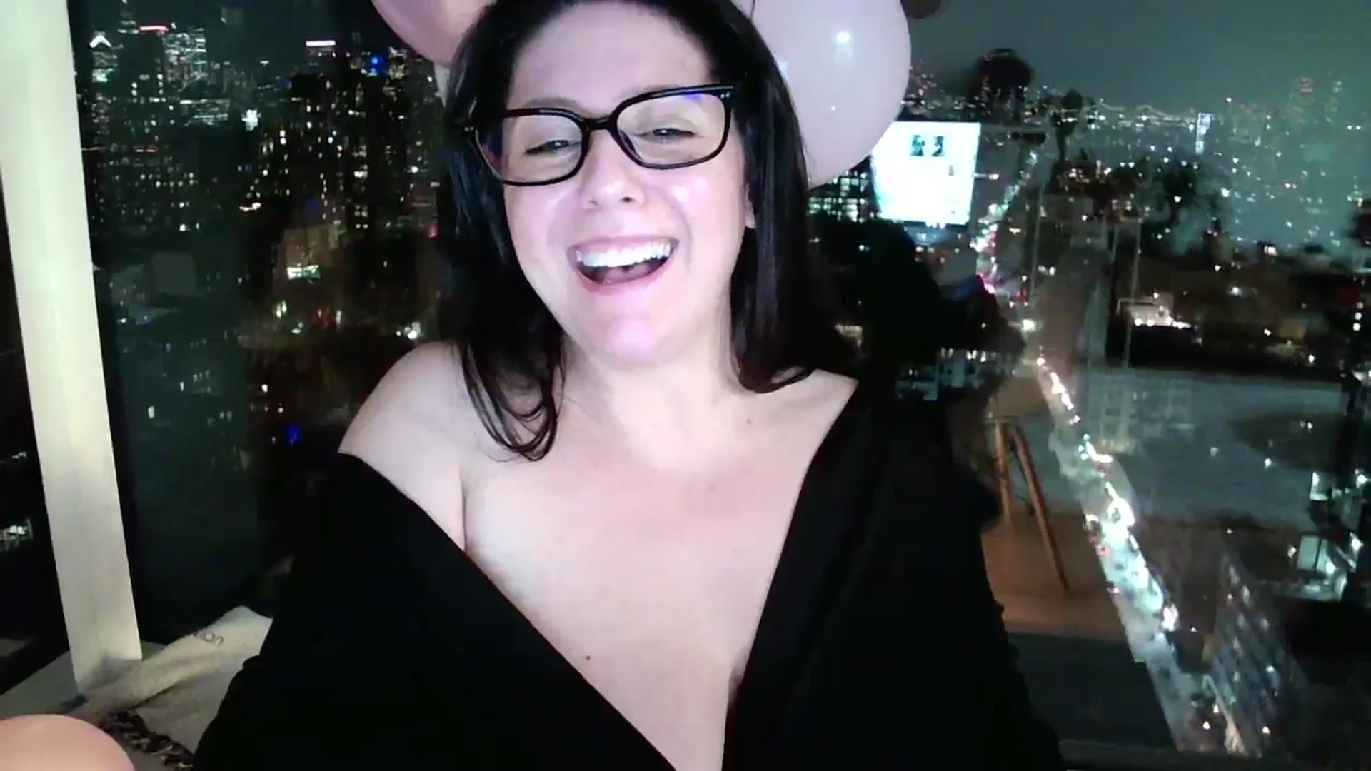 Gallery image thumbnail from SILKYWOMAN's myfreecams stream on, 01/25/2025, 24:36 image 19 of 20