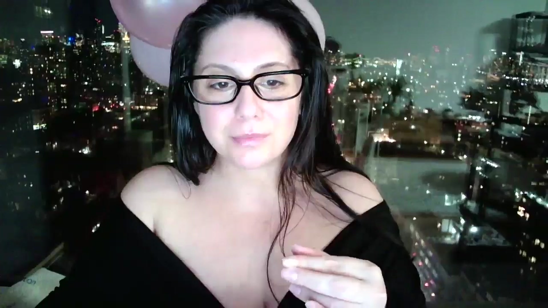 Gallery image thumbnail from SILKYWOMAN's myfreecams stream on, 01/25/2025, 24:36 image 8 of 20