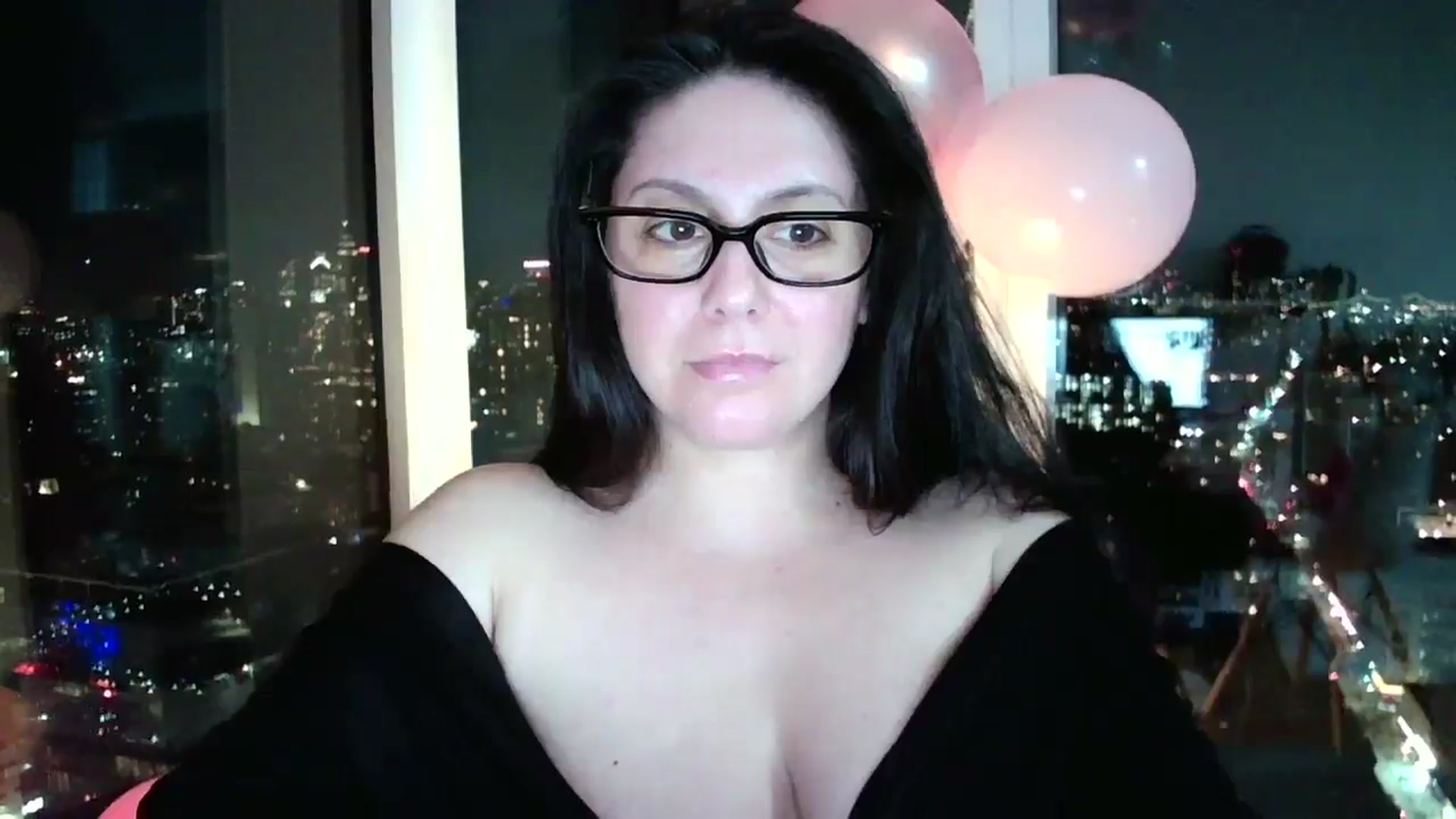 Gallery image thumbnail from SILKYWOMAN's myfreecams stream on, 01/25/2025, 04:01 image 16 of 20