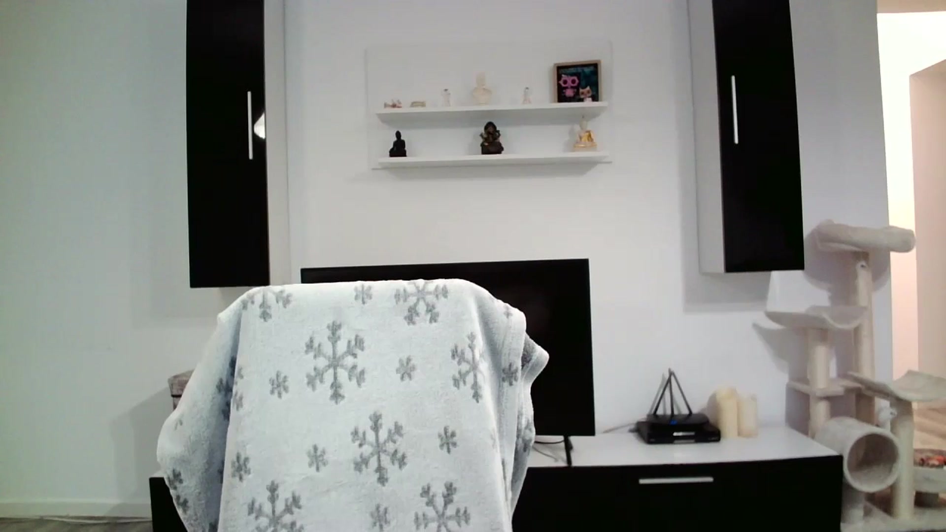 Gallery image thumbnail from SILKYWOMAN's myfreecams stream on, 05/04/2025, 17:56 image 18 of 20