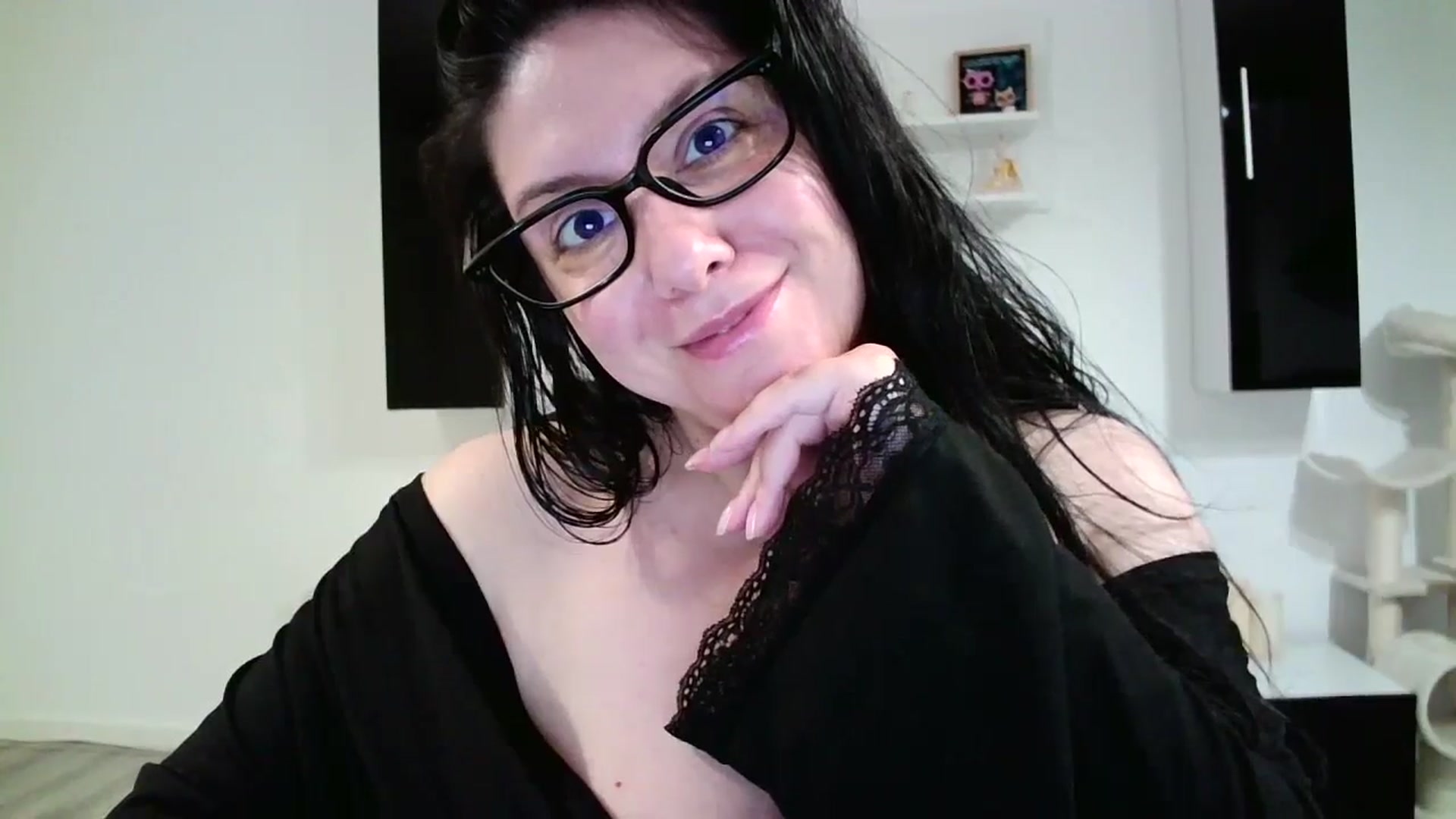 Gallery image thumbnail from SILKYWOMAN's myfreecams stream on, 05/06/2025, 18:53 image 17 of 20