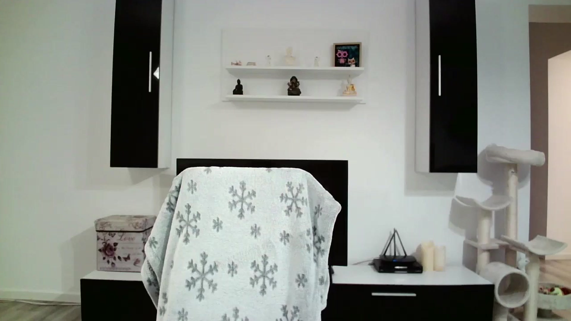 Gallery image thumbnail from SILKYWOMAN's myfreecams stream on, 05/06/2025, 19:38 image 18 of 20