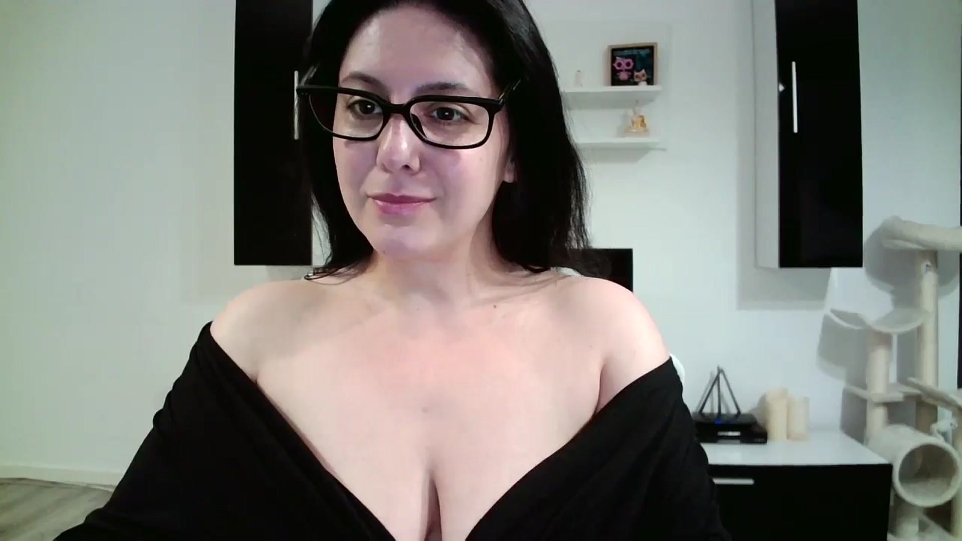 Gallery image thumbnail from SILKYWOMAN's myfreecams stream on, 05/07/2025, 18:21 image 5 of 20