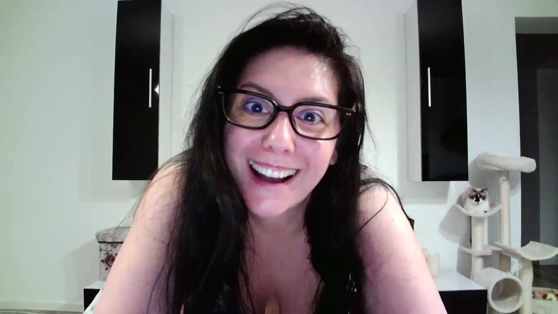 Gallery image thumbnail from SILKYWOMAN's myfreecams stream on, 05/08/2025, 19:26 image 12 of 20