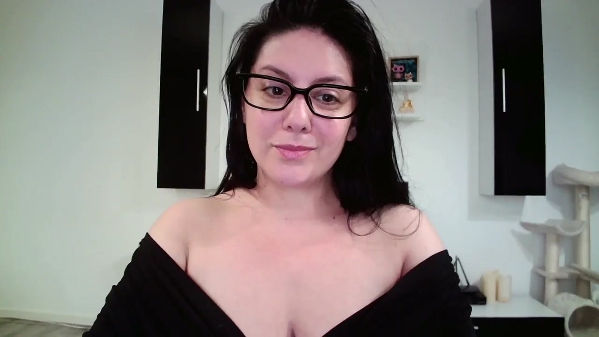 Gallery image thumbnail from SILKYWOMAN's myfreecams stream on, 05/14/2025, 17:38 image 14 of 20