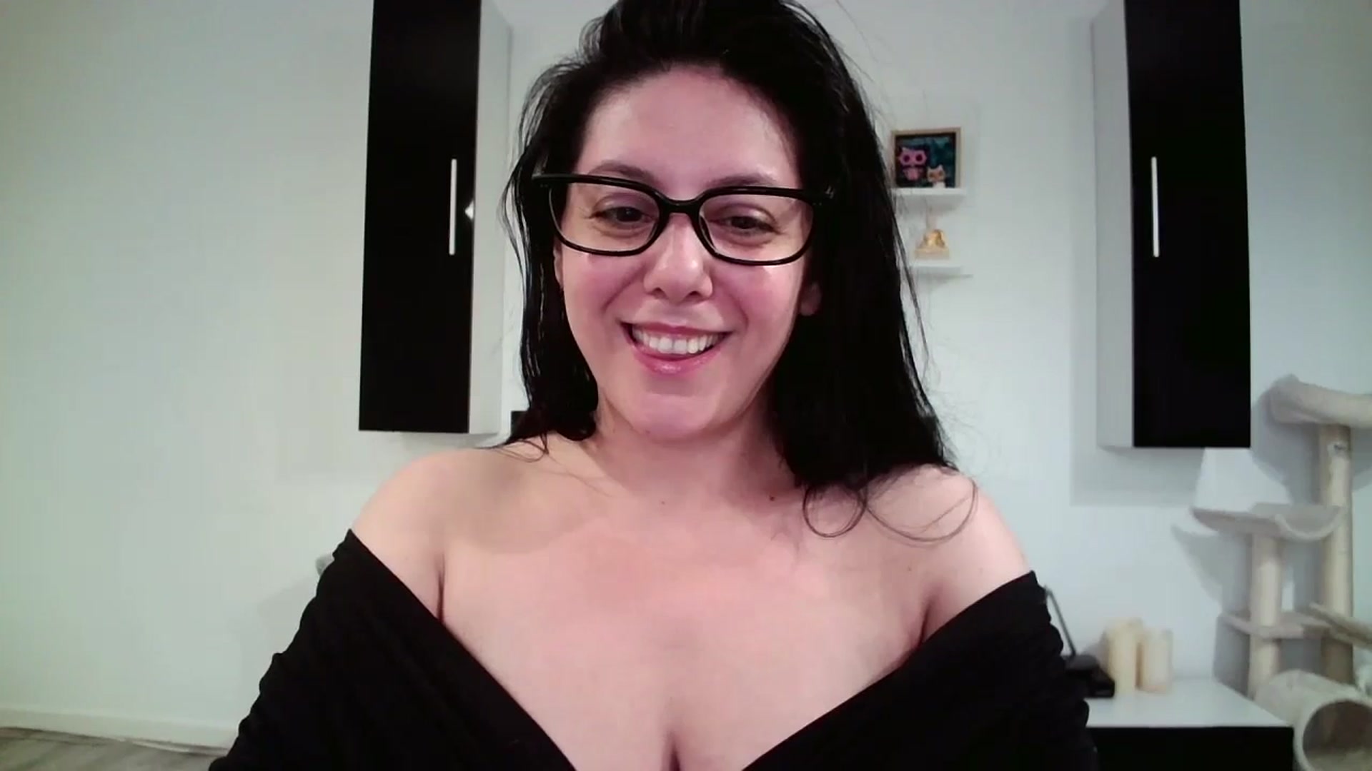 Gallery image thumbnail from SILKYWOMAN's myfreecams stream on, 05/14/2025, 17:38 image 15 of 20