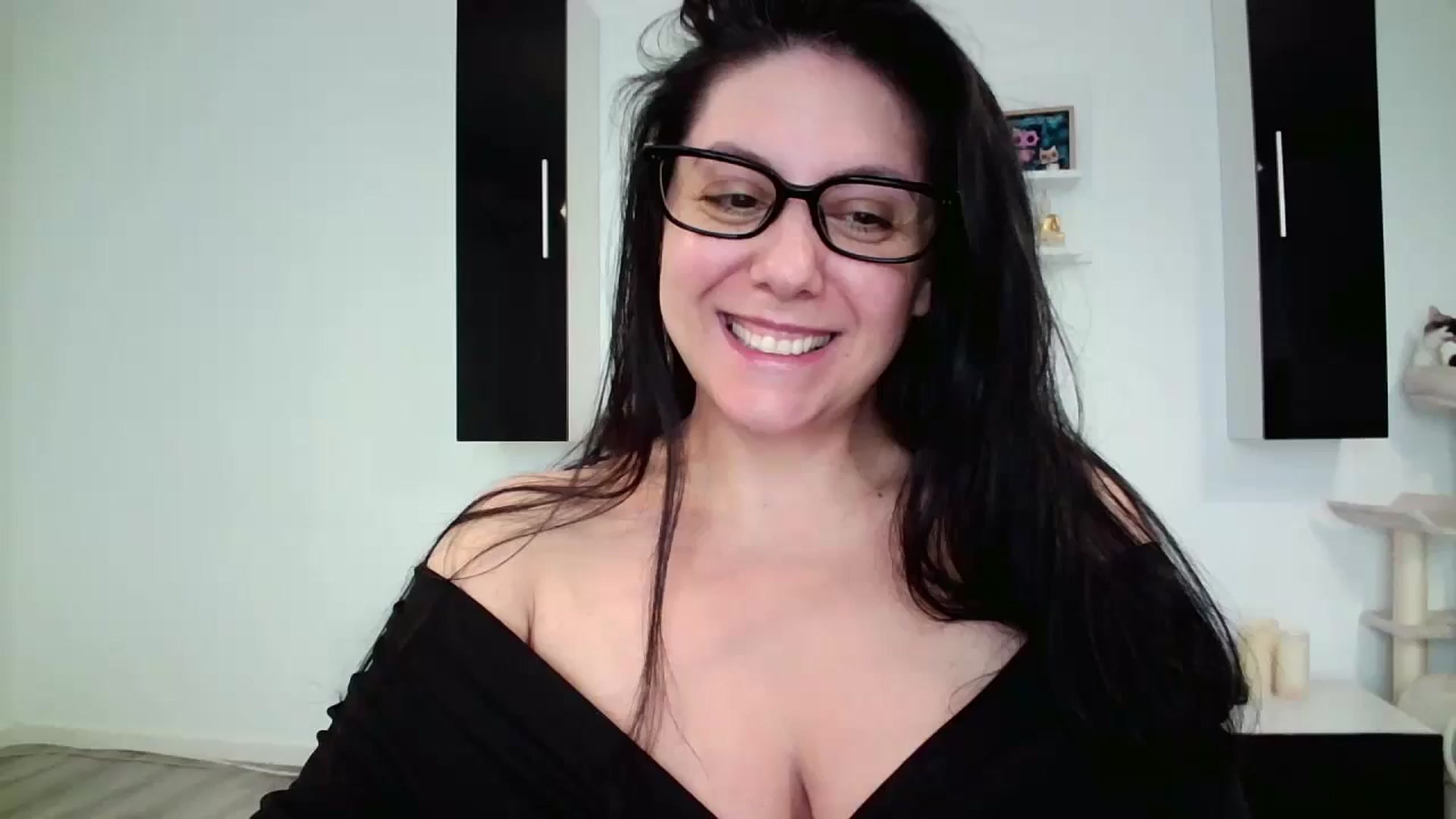 Gallery image thumbnail from SILKYWOMAN's myfreecams stream on, 05/17/2025, 12:08 image 4 of 20