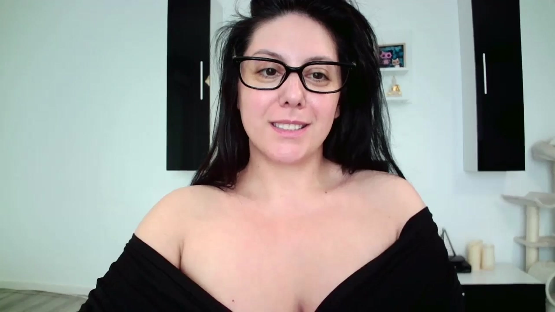 Gallery image thumbnail from SILKYWOMAN's myfreecams stream on, 05/17/2025, 13:04 image 3 of 20