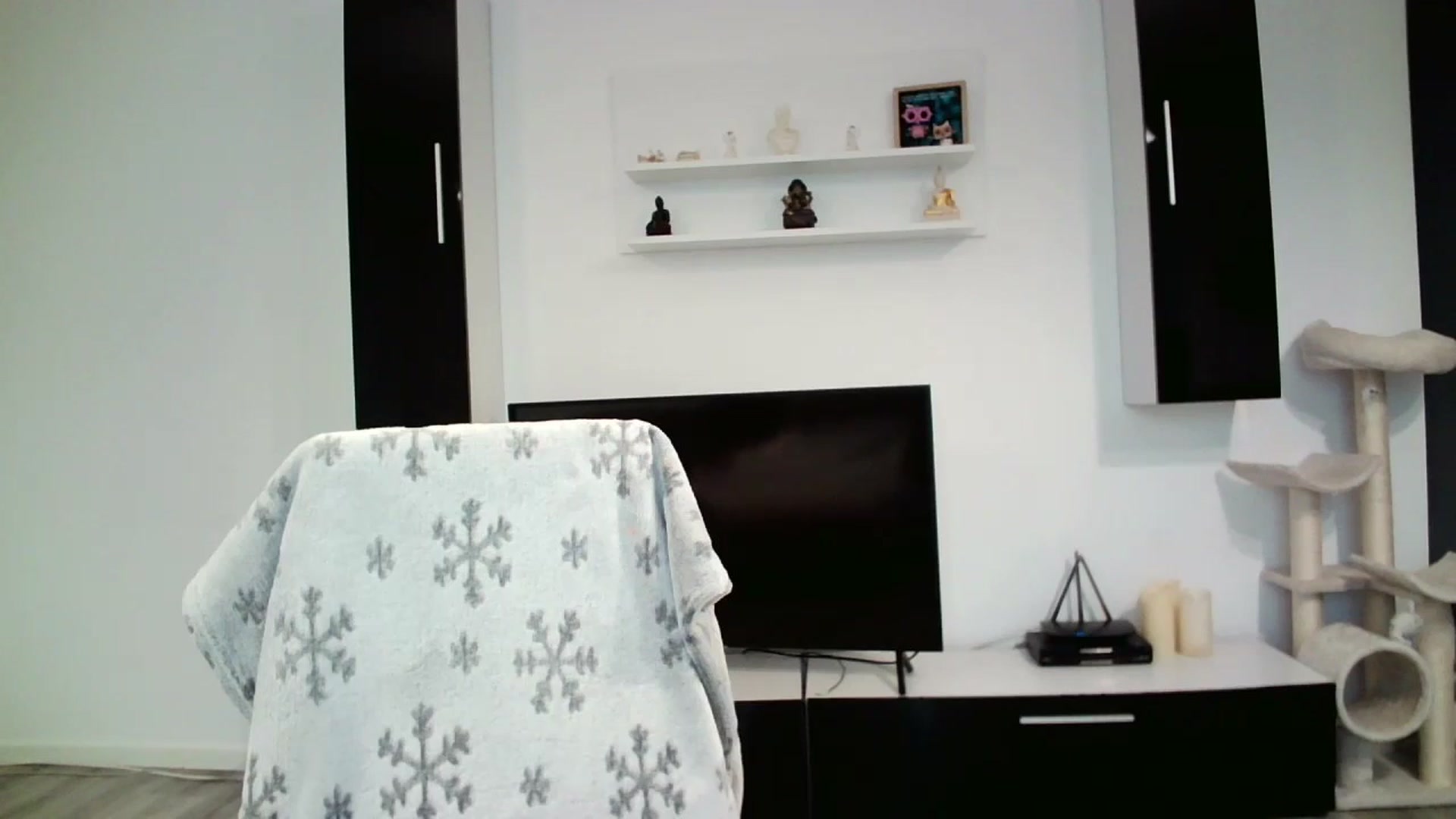 Gallery image thumbnail from SILKYWOMAN's myfreecams stream on, 05/17/2025, 17:38 image 18 of 20