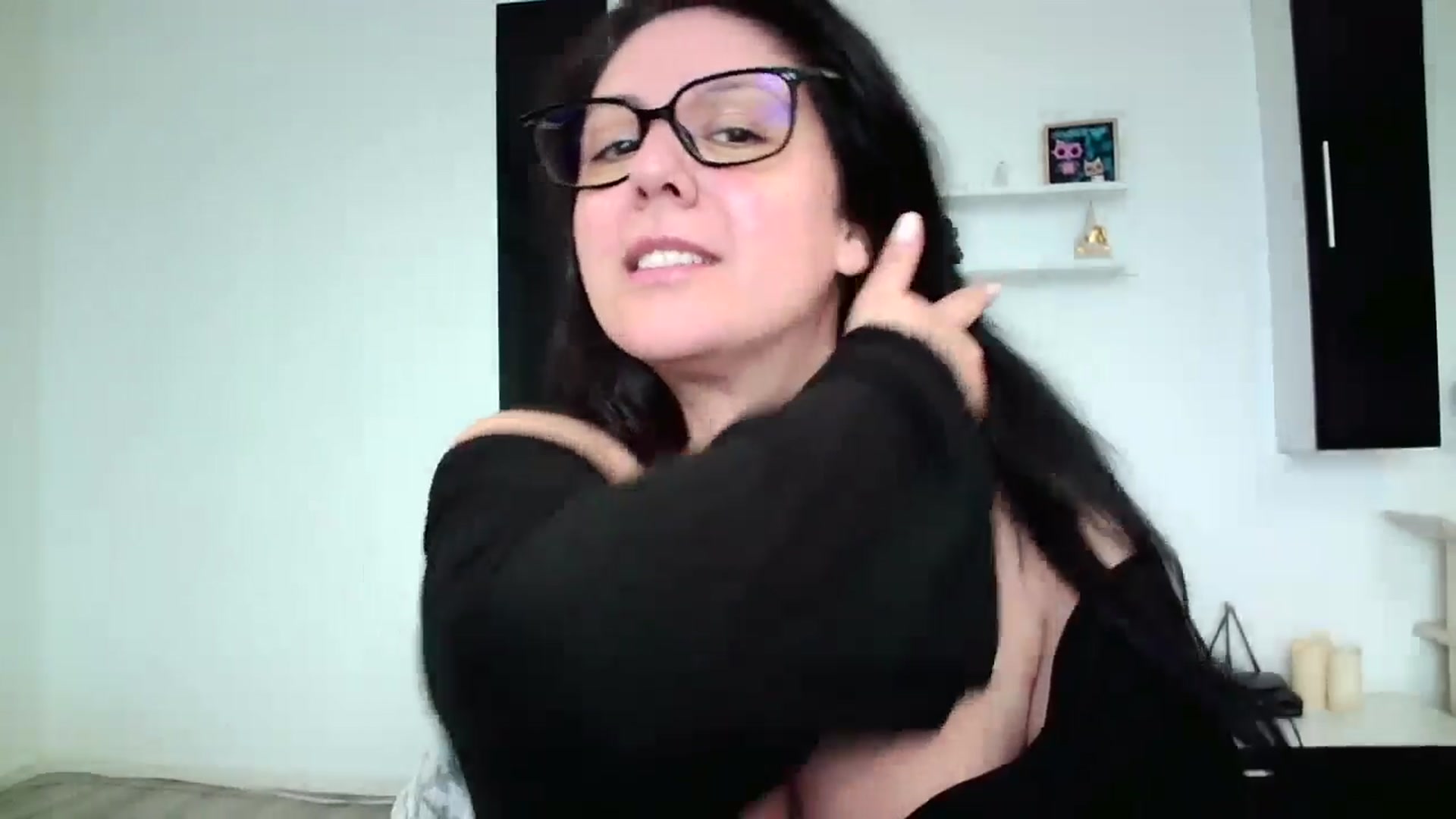 Gallery image thumbnail from SILKYWOMAN's myfreecams stream on, 05/18/2025, 16:23 image 3 of 20