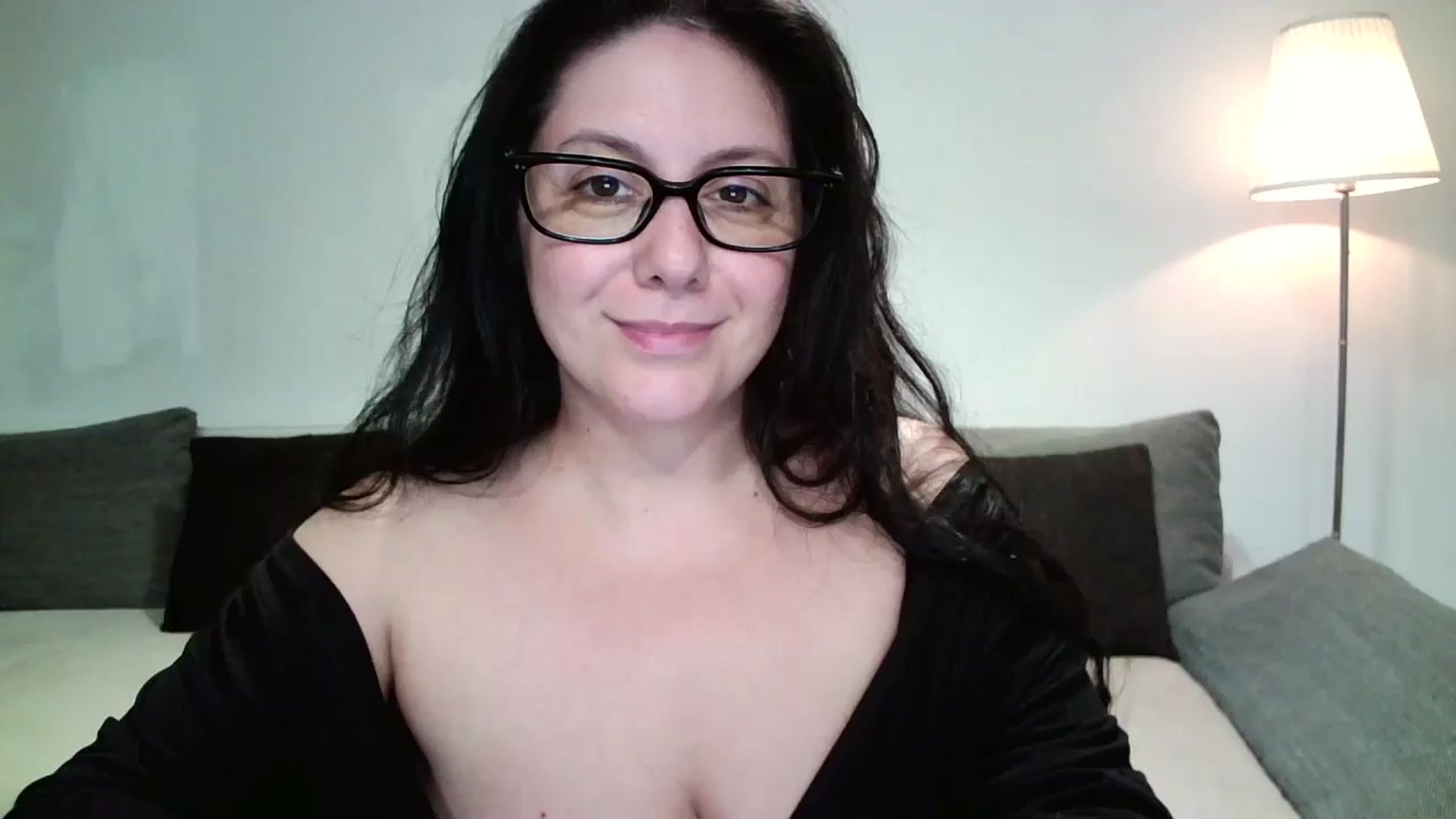 Gallery image thumbnail from SILKYWOMAN's myfreecams stream on, 05/18/2025, 19:35 image 1 of 20