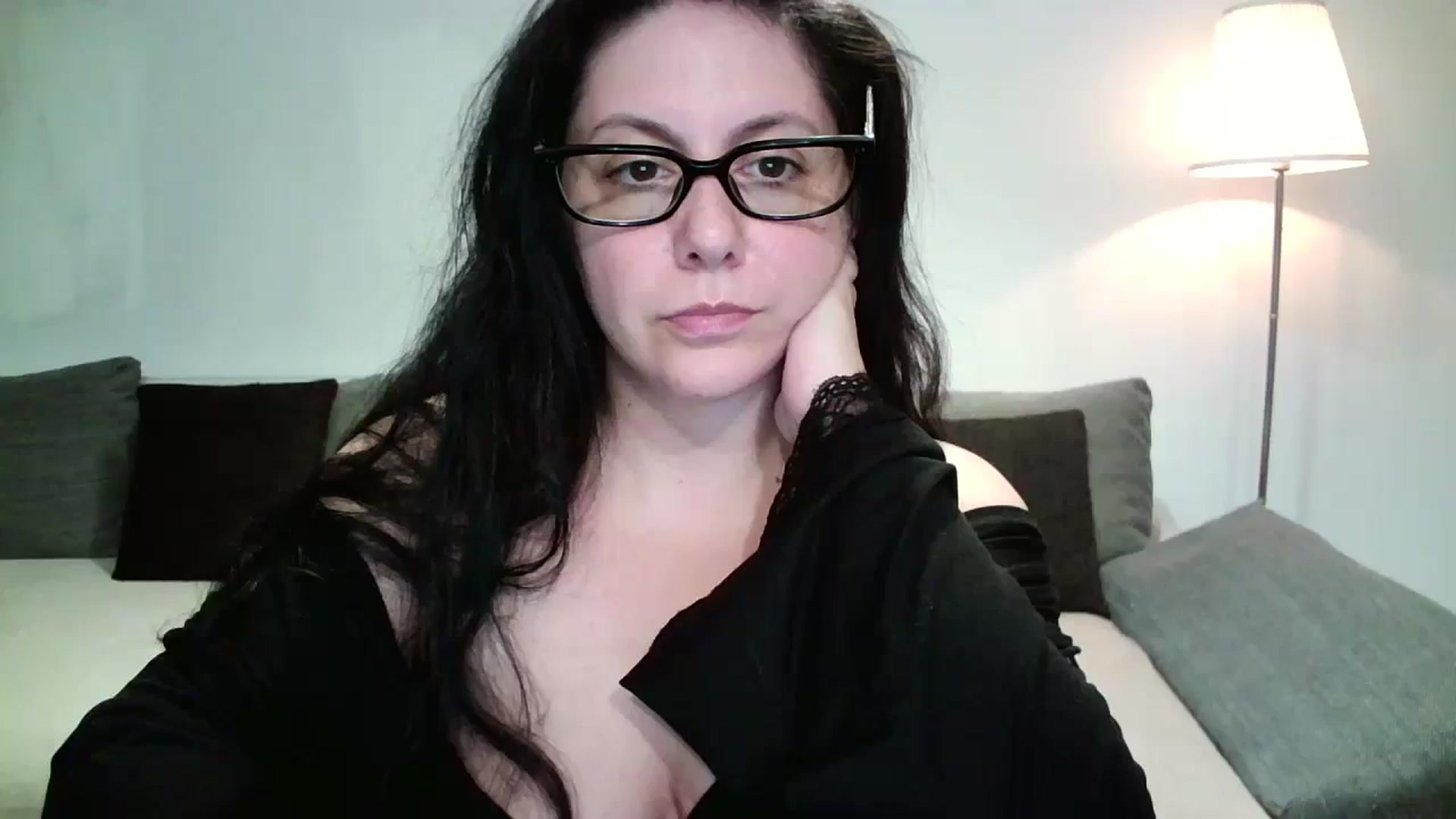 Gallery image thumbnail from SILKYWOMAN's myfreecams stream on, 05/18/2025, 20:18 image 19 of 20