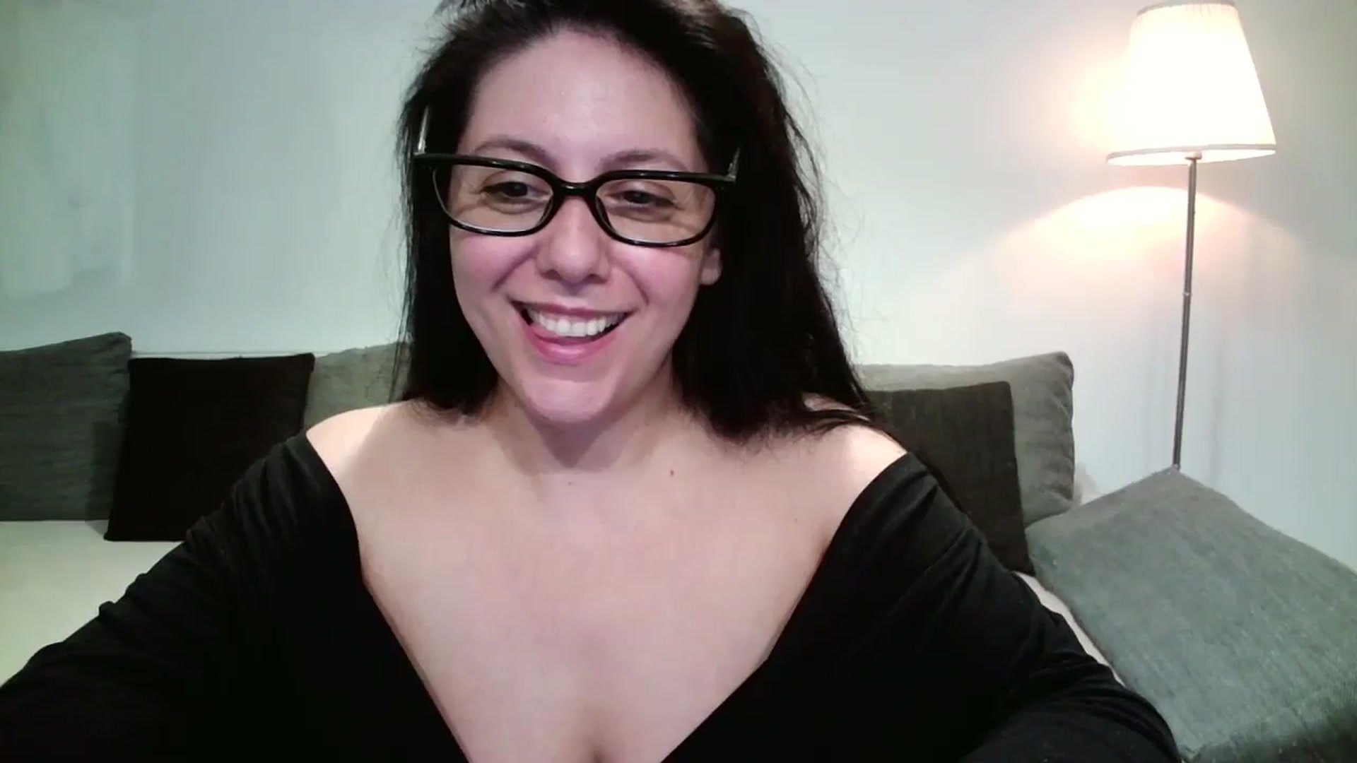 Gallery image thumbnail from SILKYWOMAN's myfreecams stream on, 05/18/2025, 20:30 image 3 of 20
