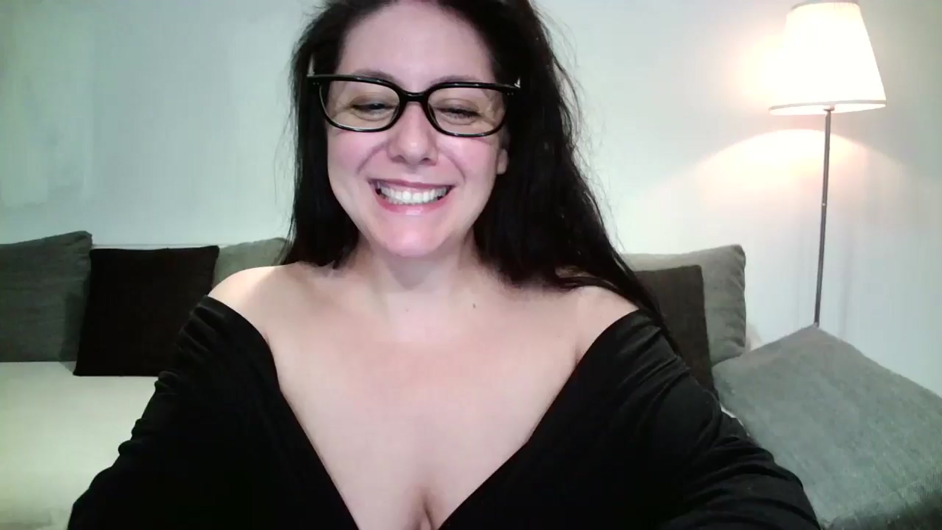 Gallery image thumbnail from SILKYWOMAN's myfreecams stream on, 05/18/2025, 20:30 image 1 of 20