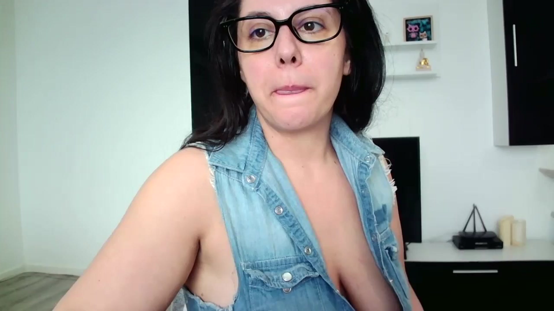 Gallery image thumbnail from SILKYWOMAN's myfreecams stream on, 06/06/2025, 13:18 image 1 of 20