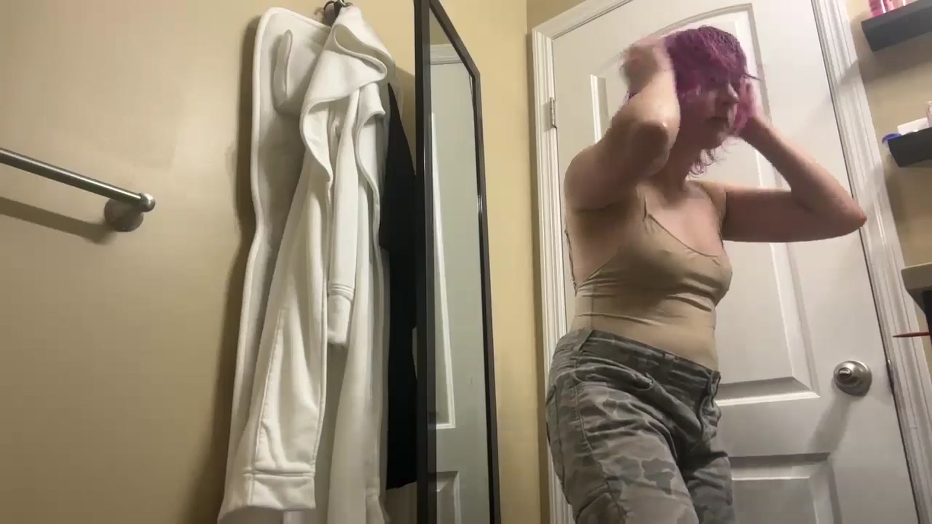 Gallery image thumbnail from SL00T's myfreecams stream on, 02/22/2026, 07:41 image 18 of 20