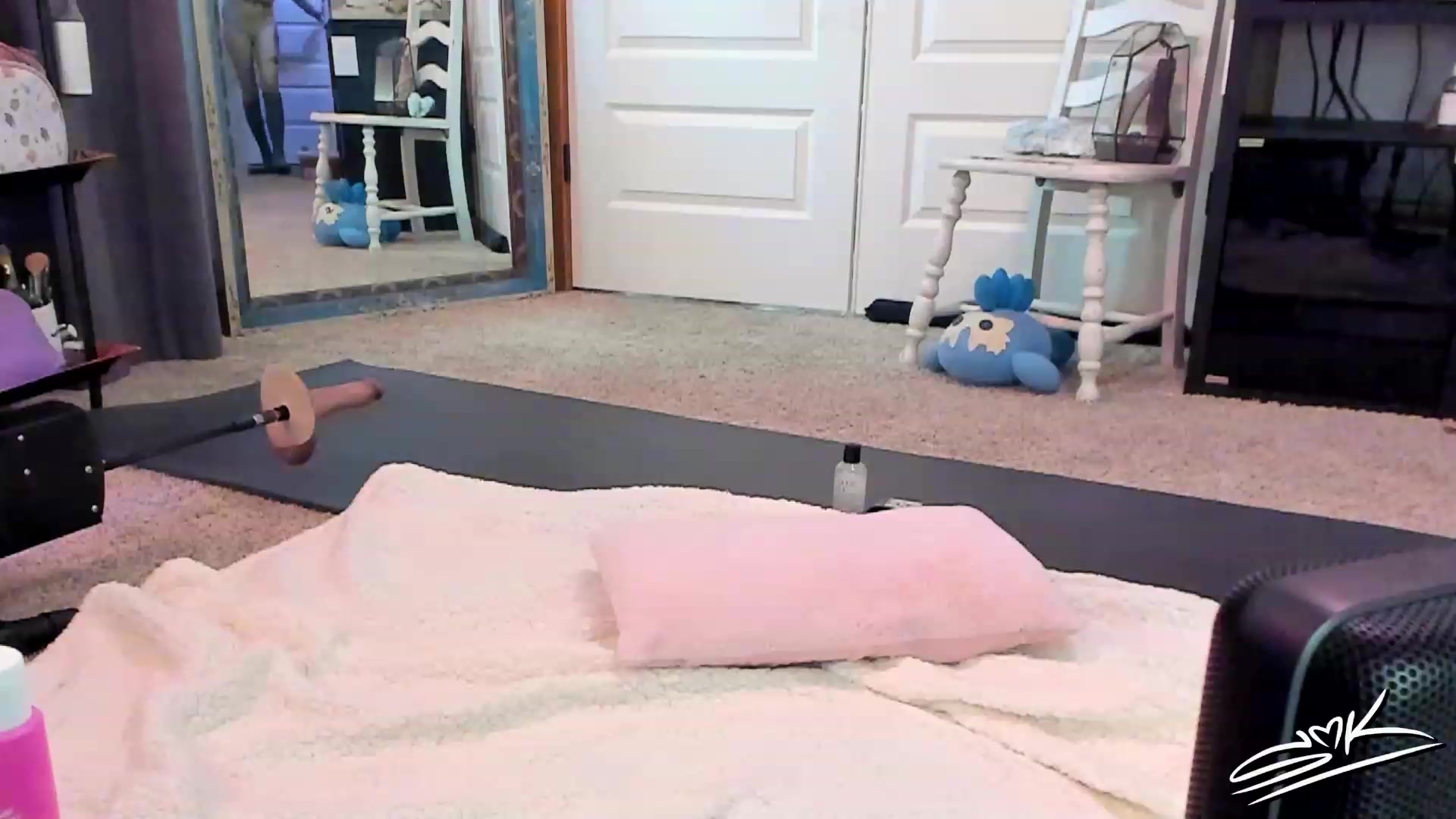 Gallery image thumbnail from SMKitties's myfreecams stream on, 11/28/2022, 22:06 image 7 of 20