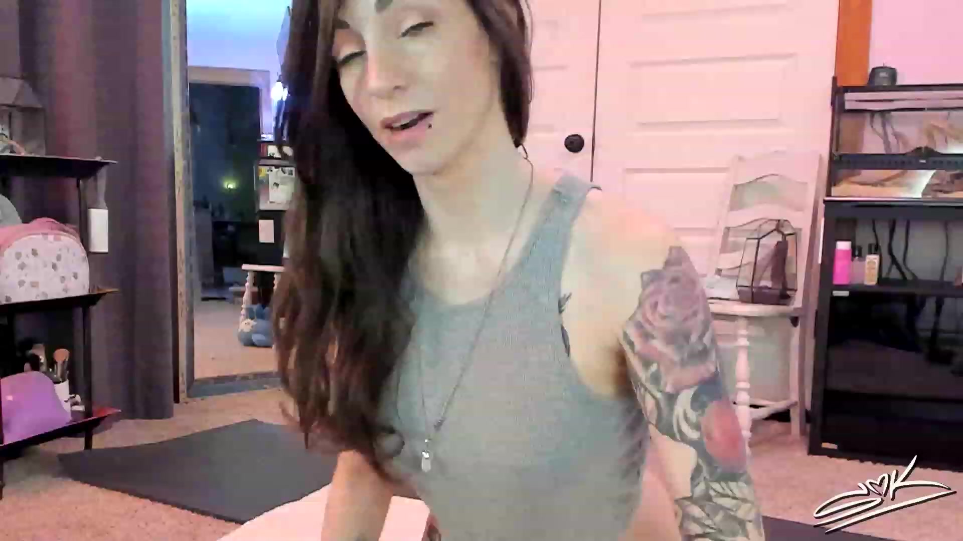 Gallery image thumbnail from SMKitties's myfreecams stream on, 11/28/2022, 22:06 image 1 of 20