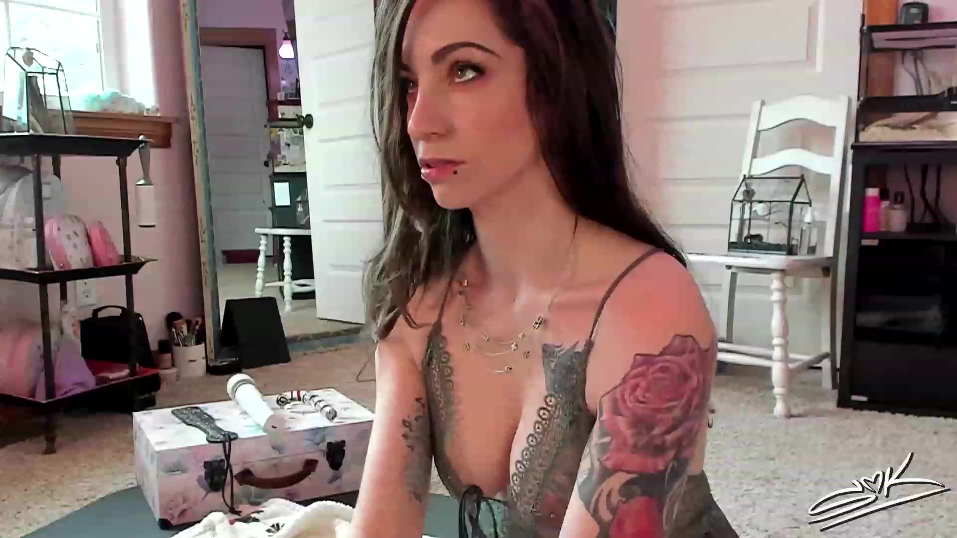 Gallery image thumbnail from SMKitties's myfreecams stream on, 12/01/2022, 19:26 image 19 of 20