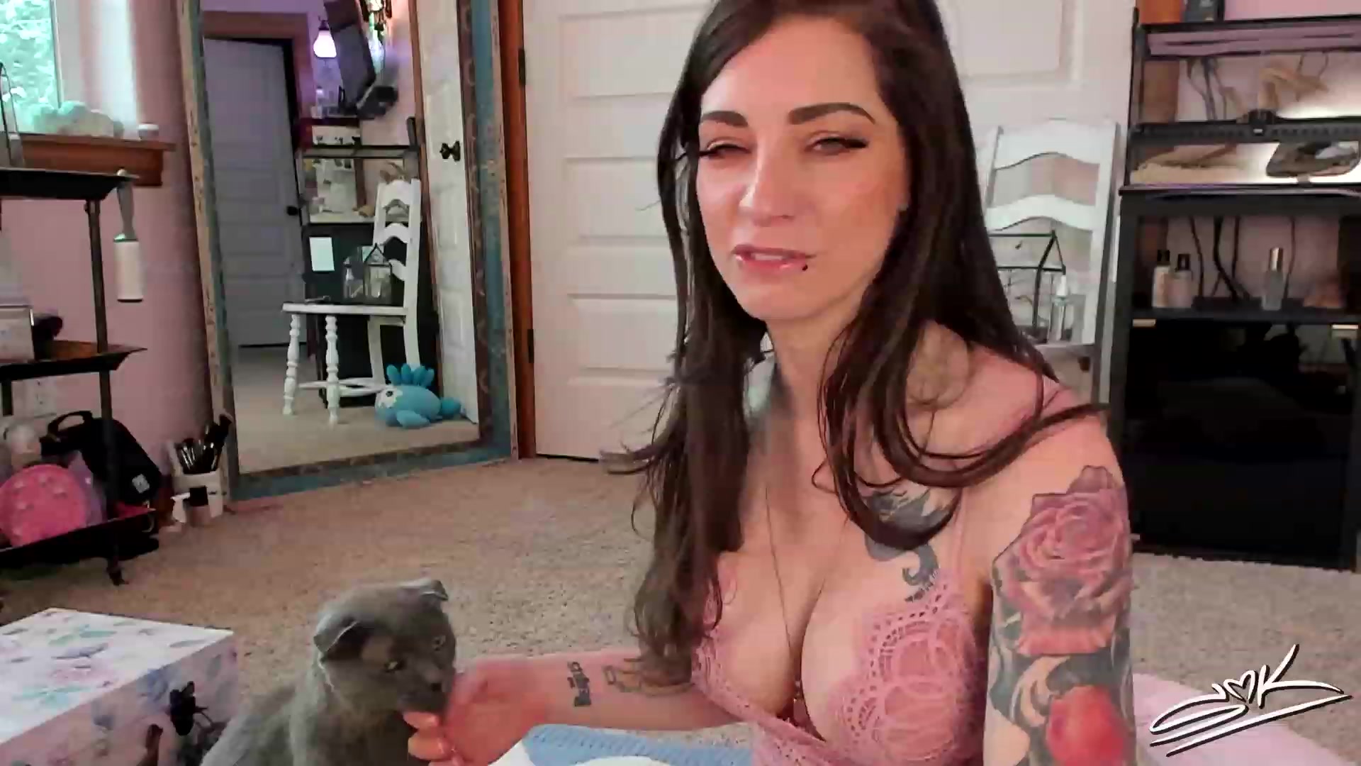 Gallery image thumbnail from SMKitties's myfreecams stream on, 12/02/2022, 21:57 image 18 of 20