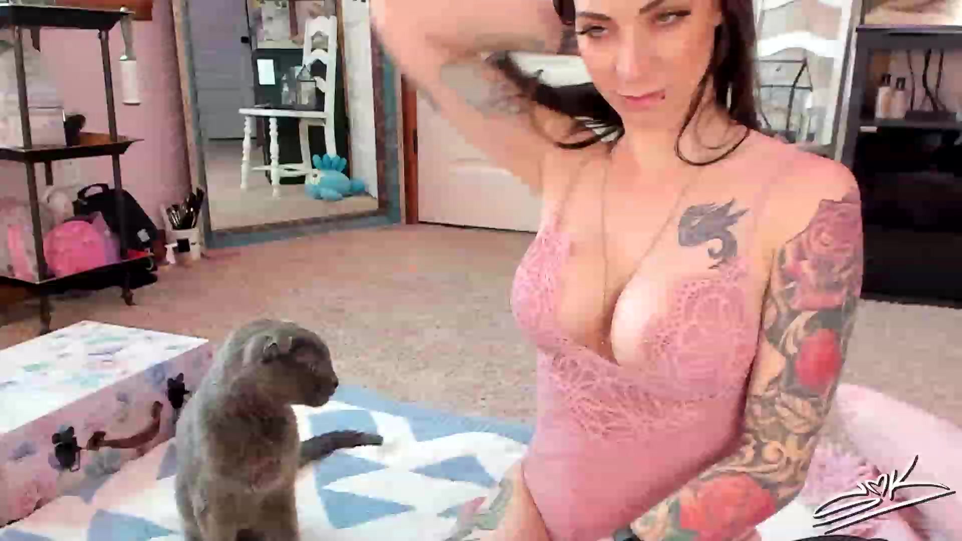 Gallery image thumbnail from SMKitties's myfreecams stream on, 12/02/2022, 21:57 image 17 of 20