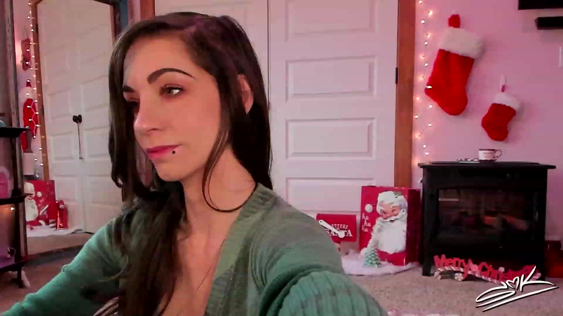 Gallery image thumbnail from SMKitties's myfreecams stream on, 12/05/2022, 21:55 image 6 of 20
