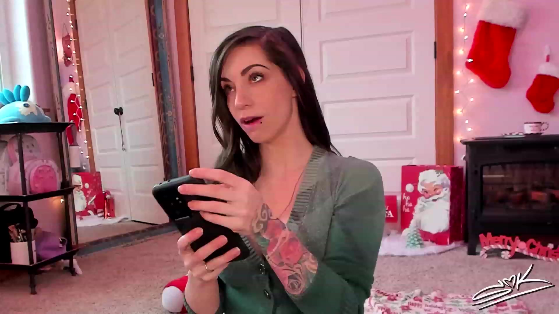 Gallery image thumbnail from SMKitties's myfreecams stream on, 12/05/2022, 21:55 image 4 of 20