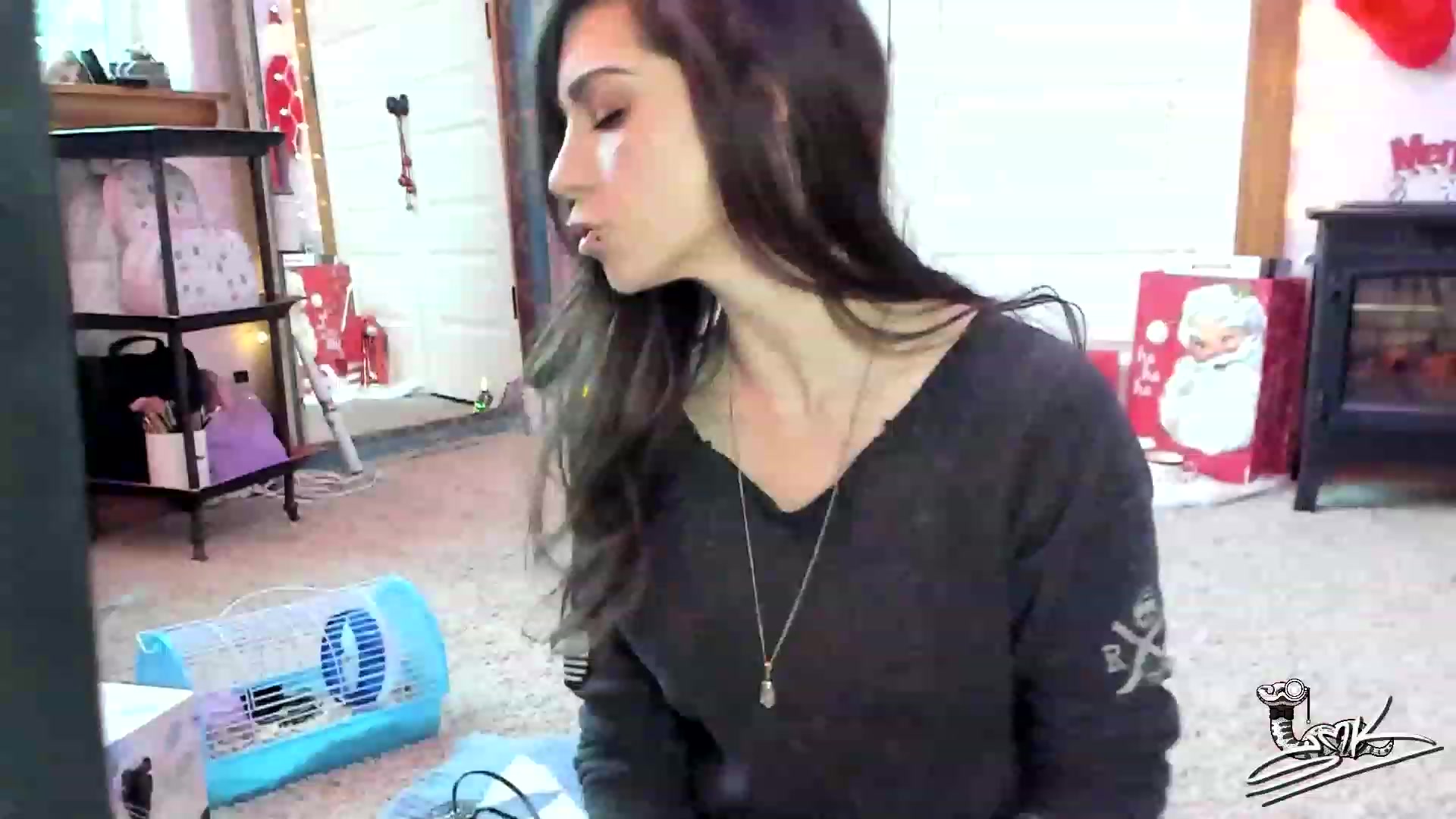 Gallery image thumbnail from SMKitties's myfreecams stream on, 12/06/2022, 19:23 image 14 of 20