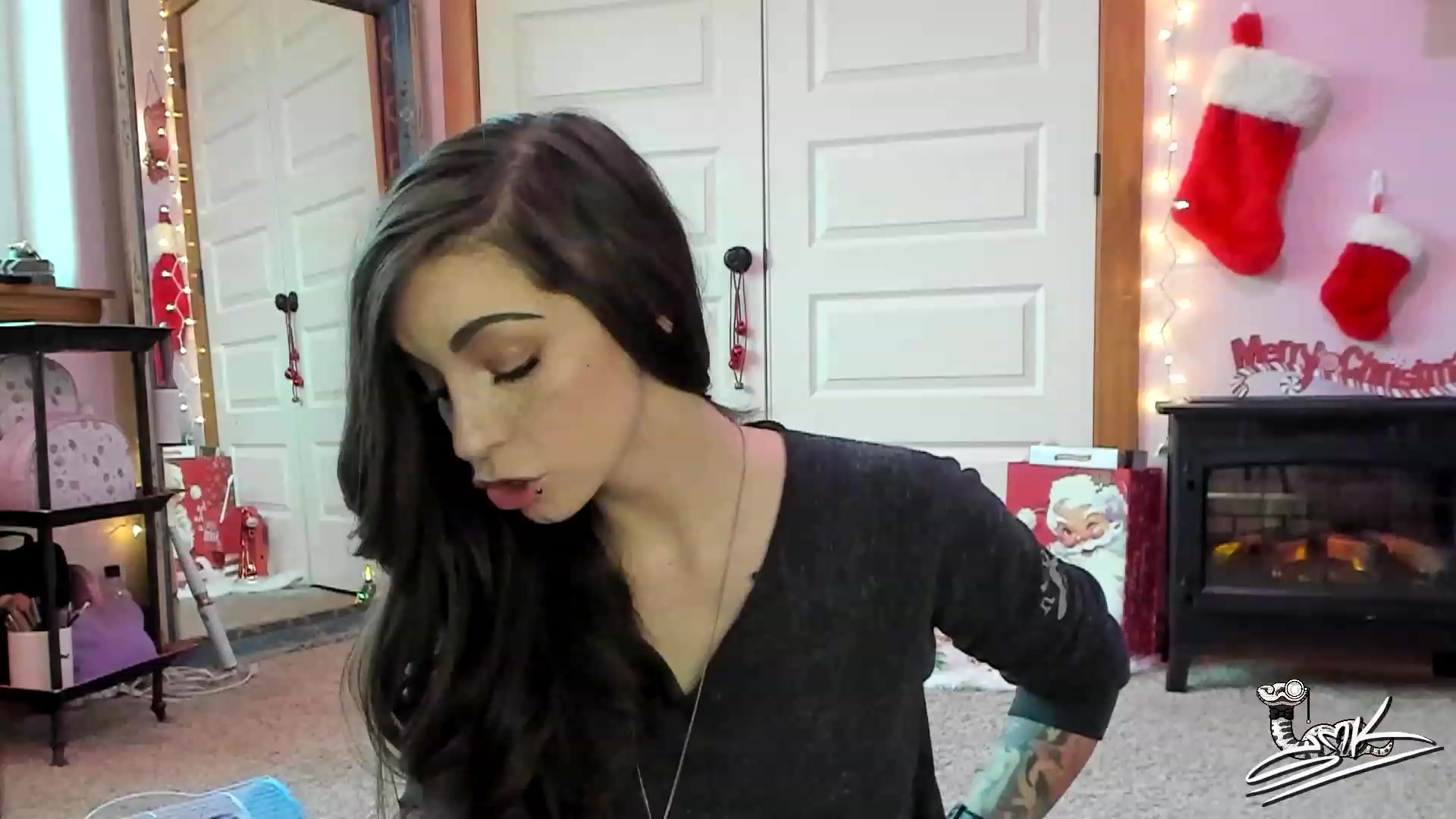 Gallery image thumbnail from SMKitties's myfreecams stream on, 12/06/2022, 19:23 image 16 of 20