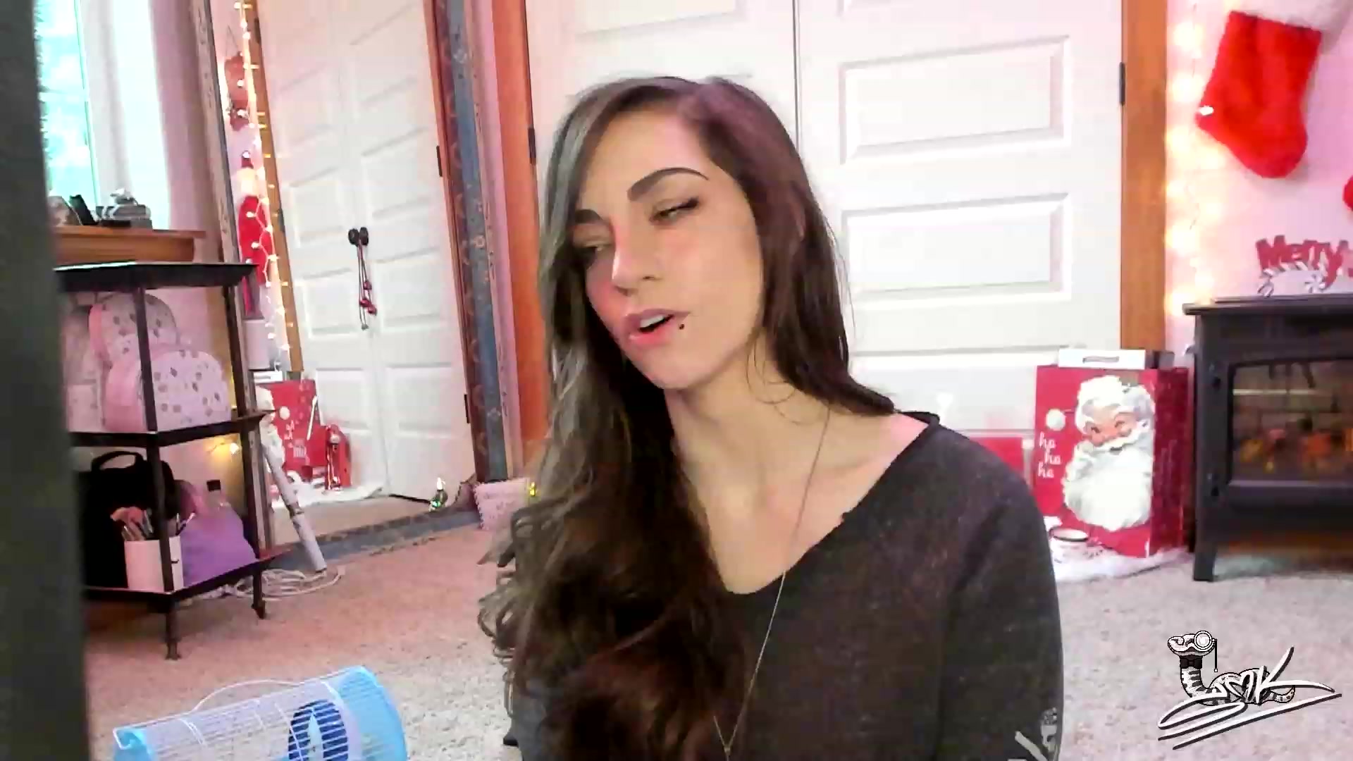 Gallery image thumbnail from SMKitties's myfreecams stream on, 12/06/2022, 19:23 image 4 of 20