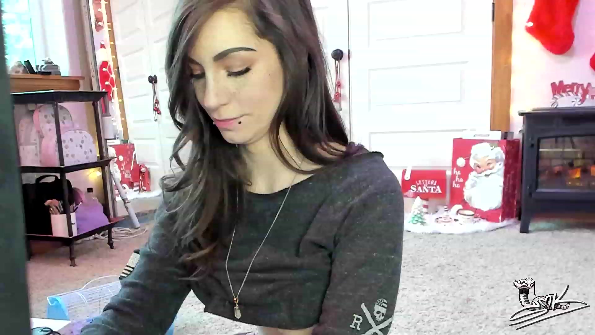 Gallery image thumbnail from SMKitties's myfreecams stream on, 12/06/2022, 19:23 image 9 of 20
