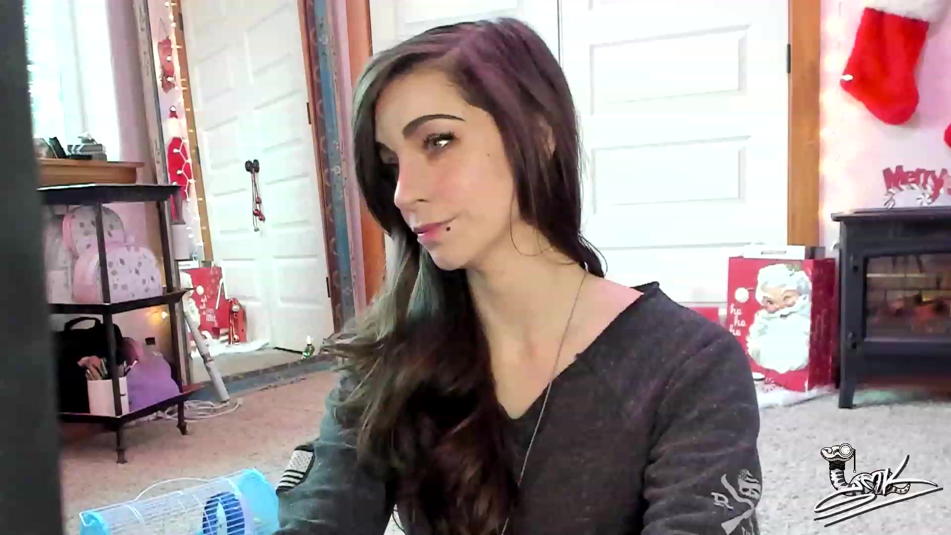 Gallery image thumbnail from SMKitties's myfreecams stream on, 12/06/2022, 19:23 image 1 of 20