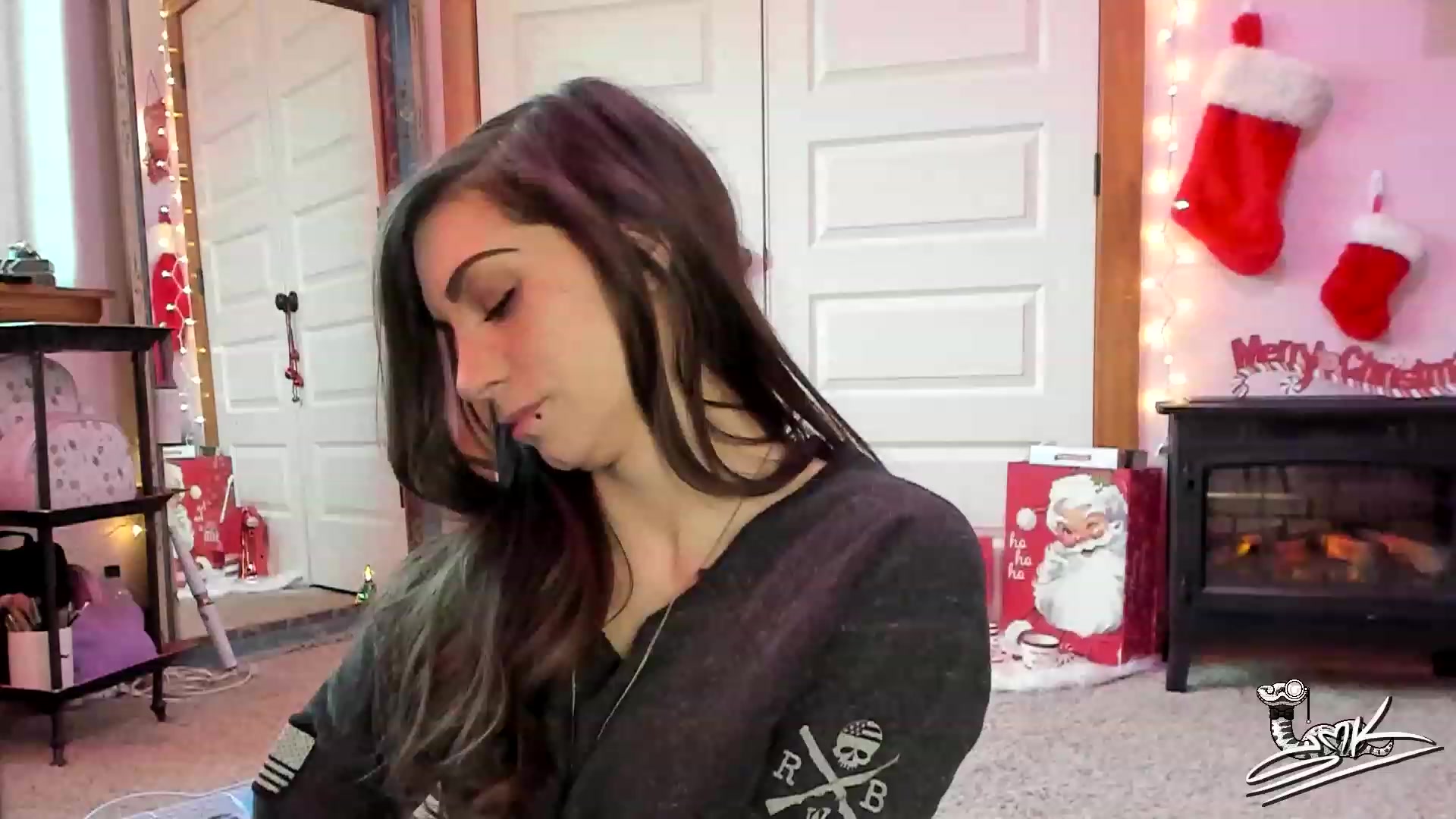 Gallery image thumbnail from SMKitties's myfreecams stream on, 12/06/2022, 19:23 image 15 of 20